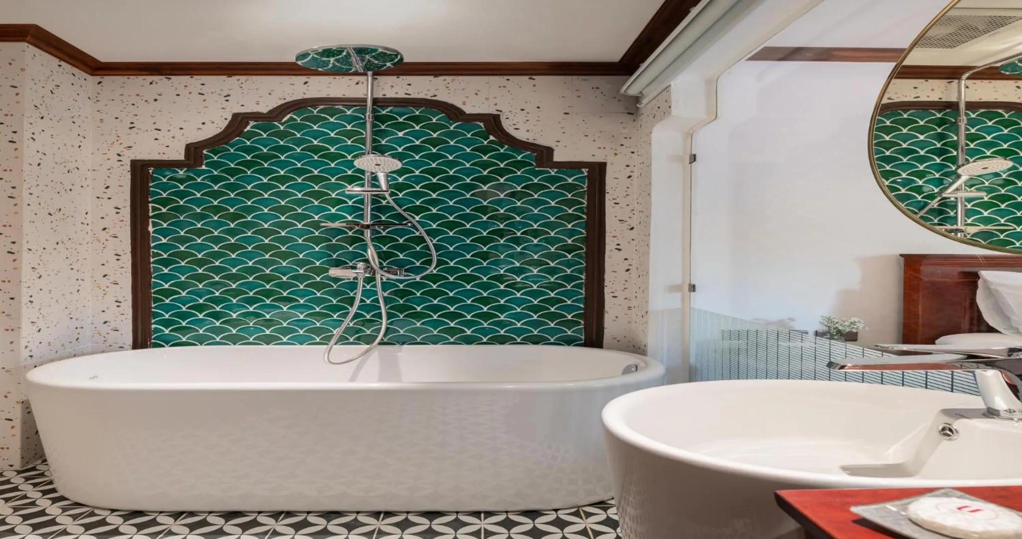 Bathroom in U Luang Prabang