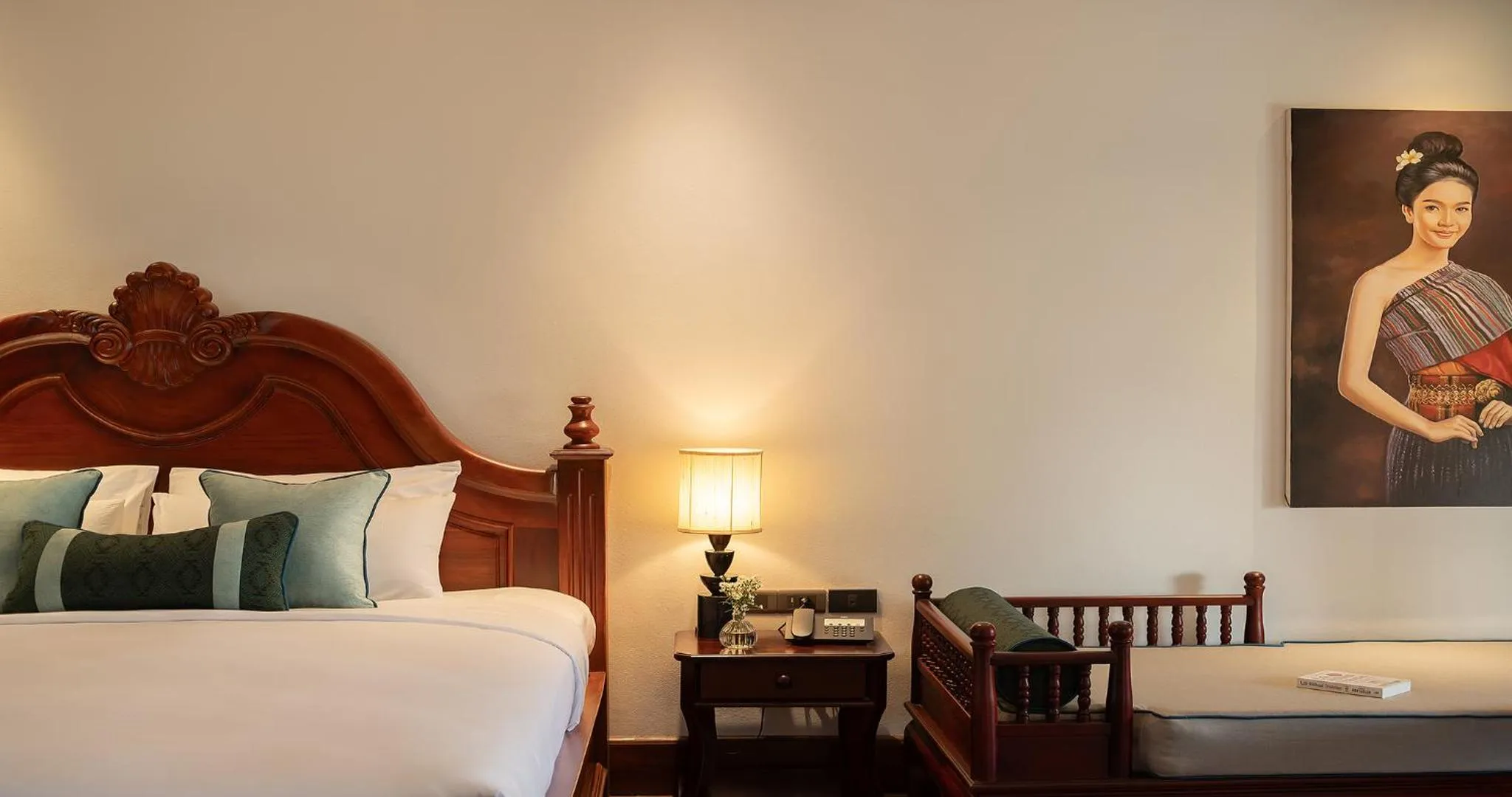 Seating area, Bed in U Luang Prabang