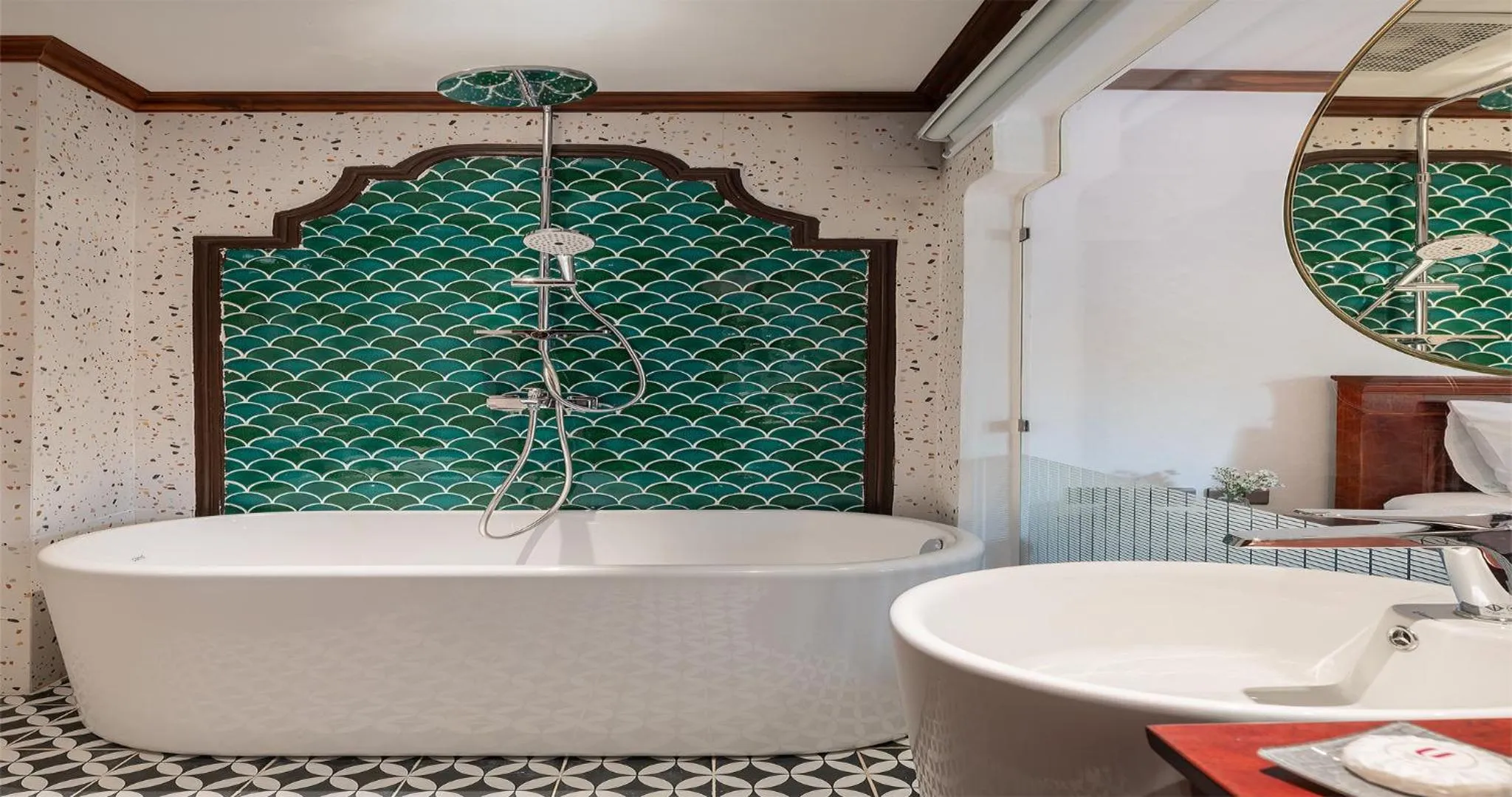 Bathroom in U Luang Prabang