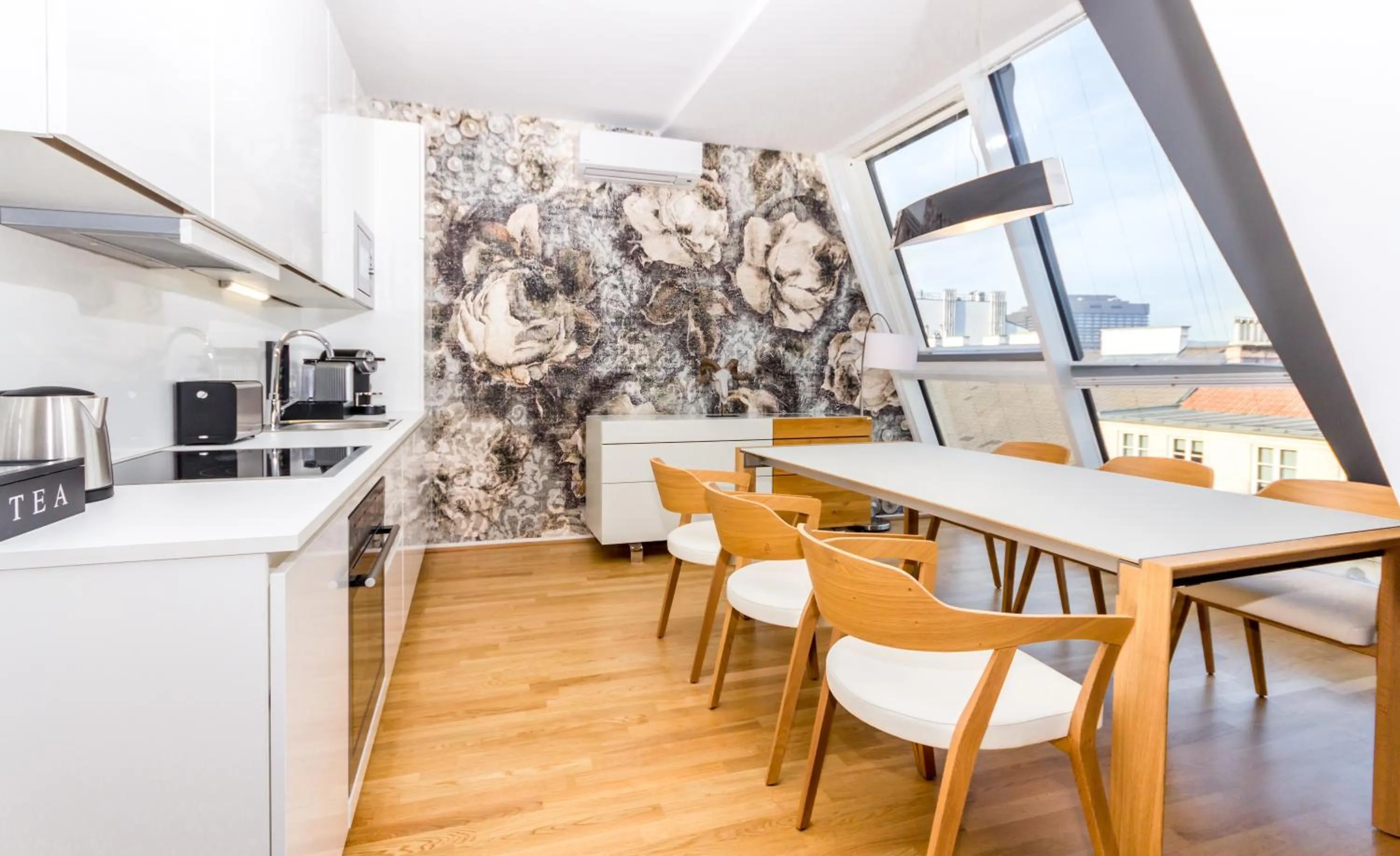 Dining area in Abieshomes Serviced Apartments - Votivpark