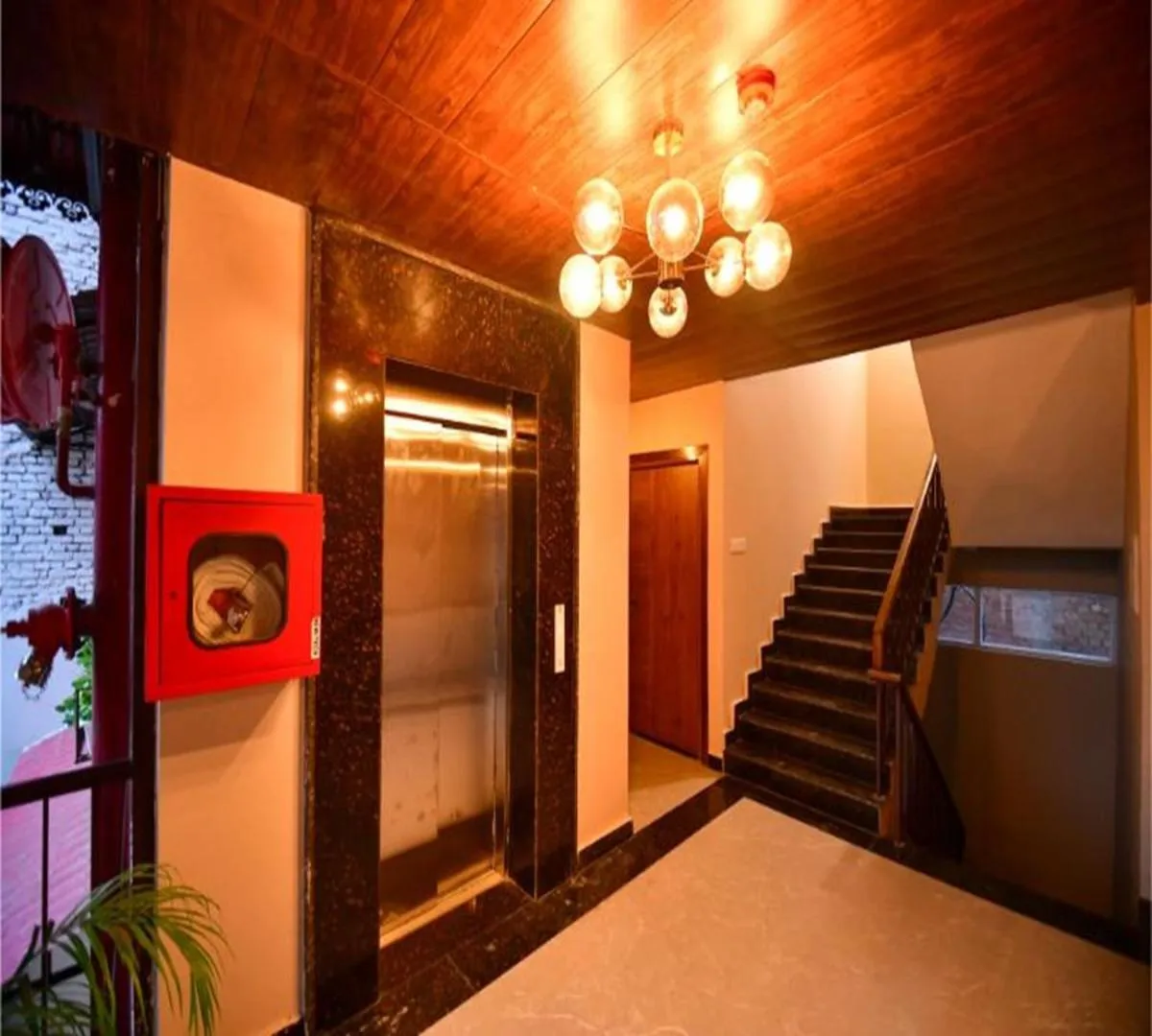 elevator, Bed in Hotel Aviral Ganga