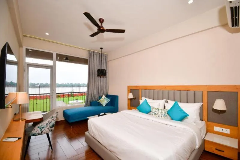 Photo of the whole room, Bed in Hotel Aviral Ganga