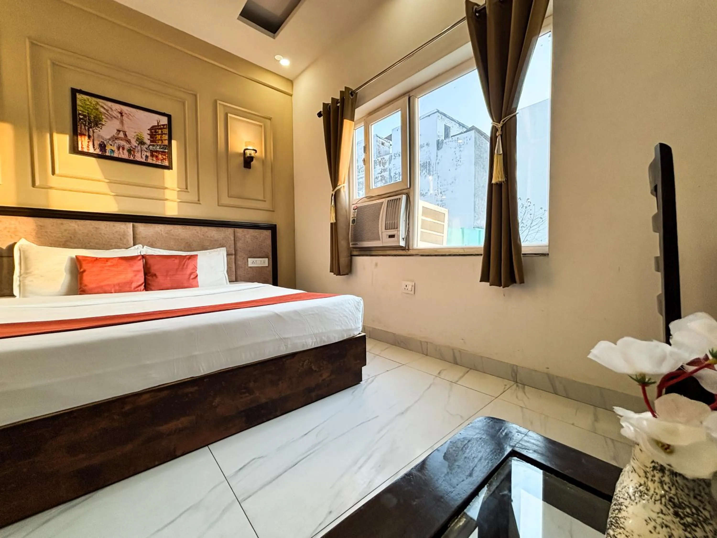 Bed in Hotel Shoolin Suites Boutique Haridwar