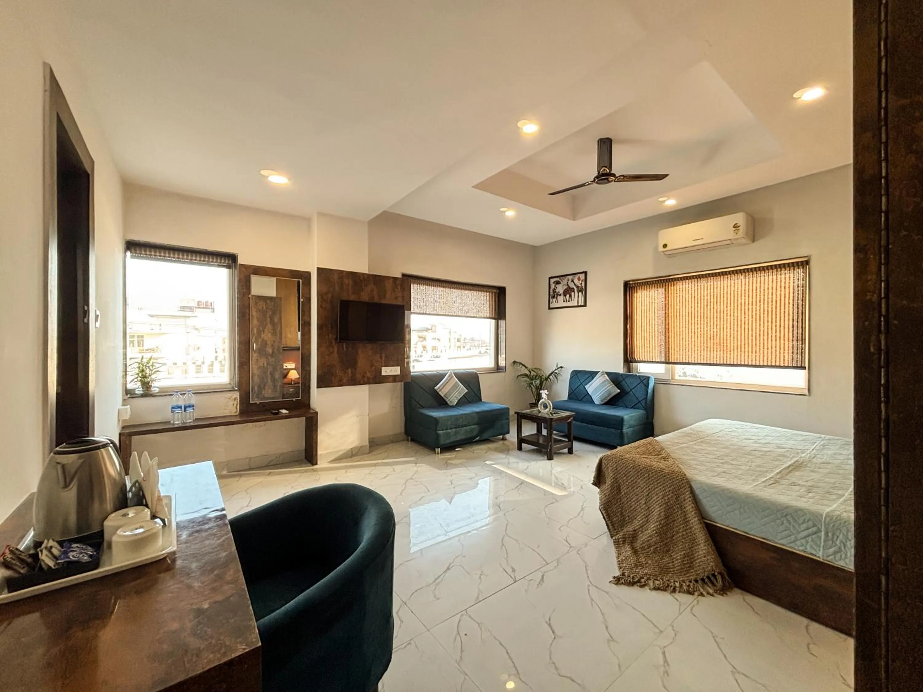 Bed in Hotel Shoolin Suites Boutique Haridwar