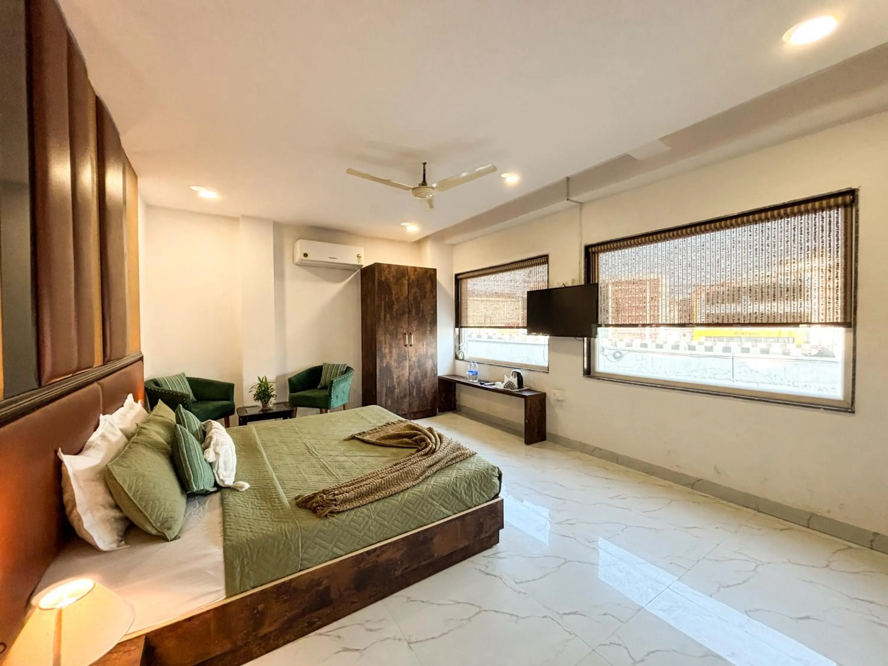 Bed in Hotel Shoolin Suites Boutique Haridwar
