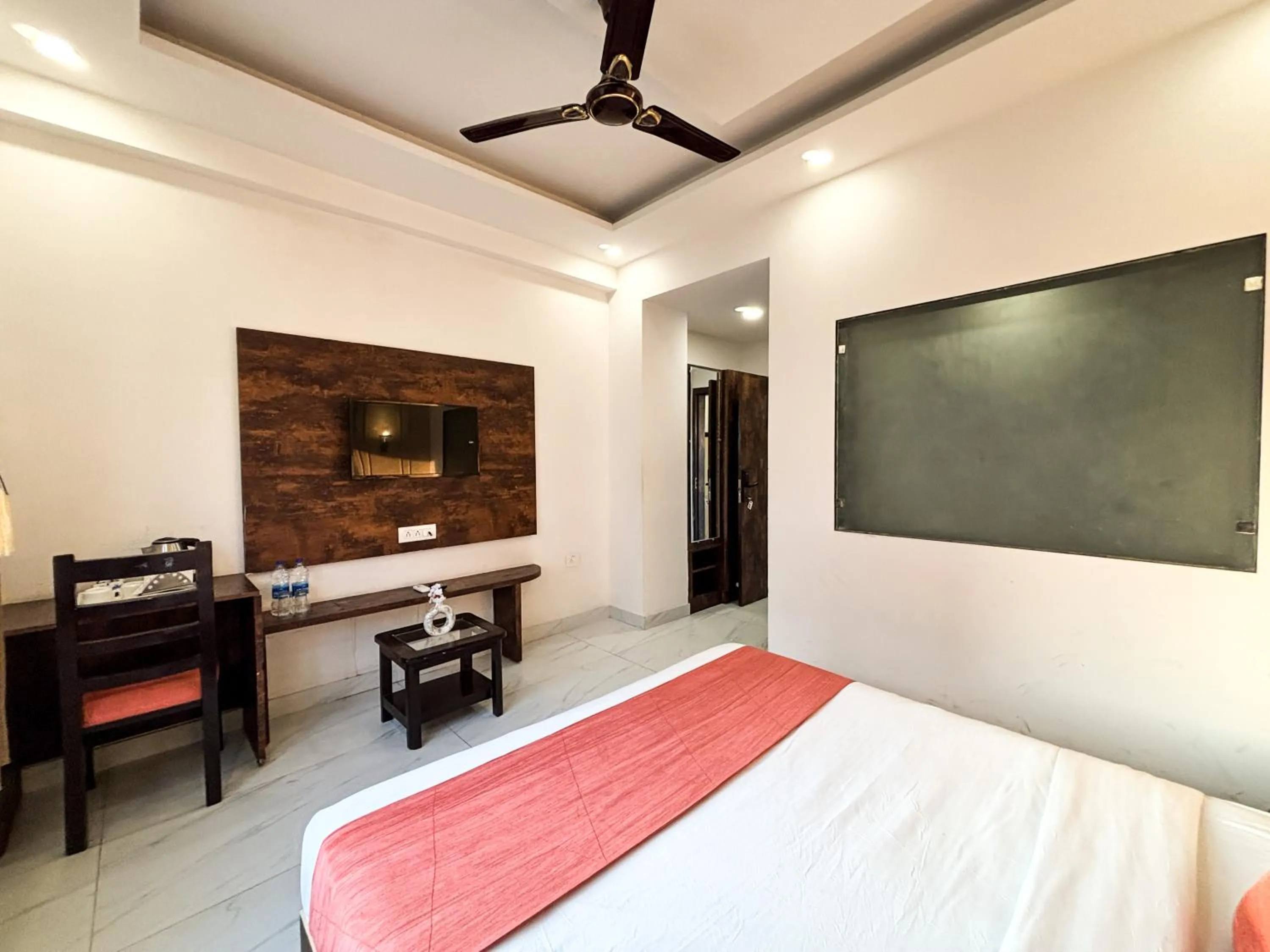 Bed in Hotel Shoolin Suites Boutique Haridwar