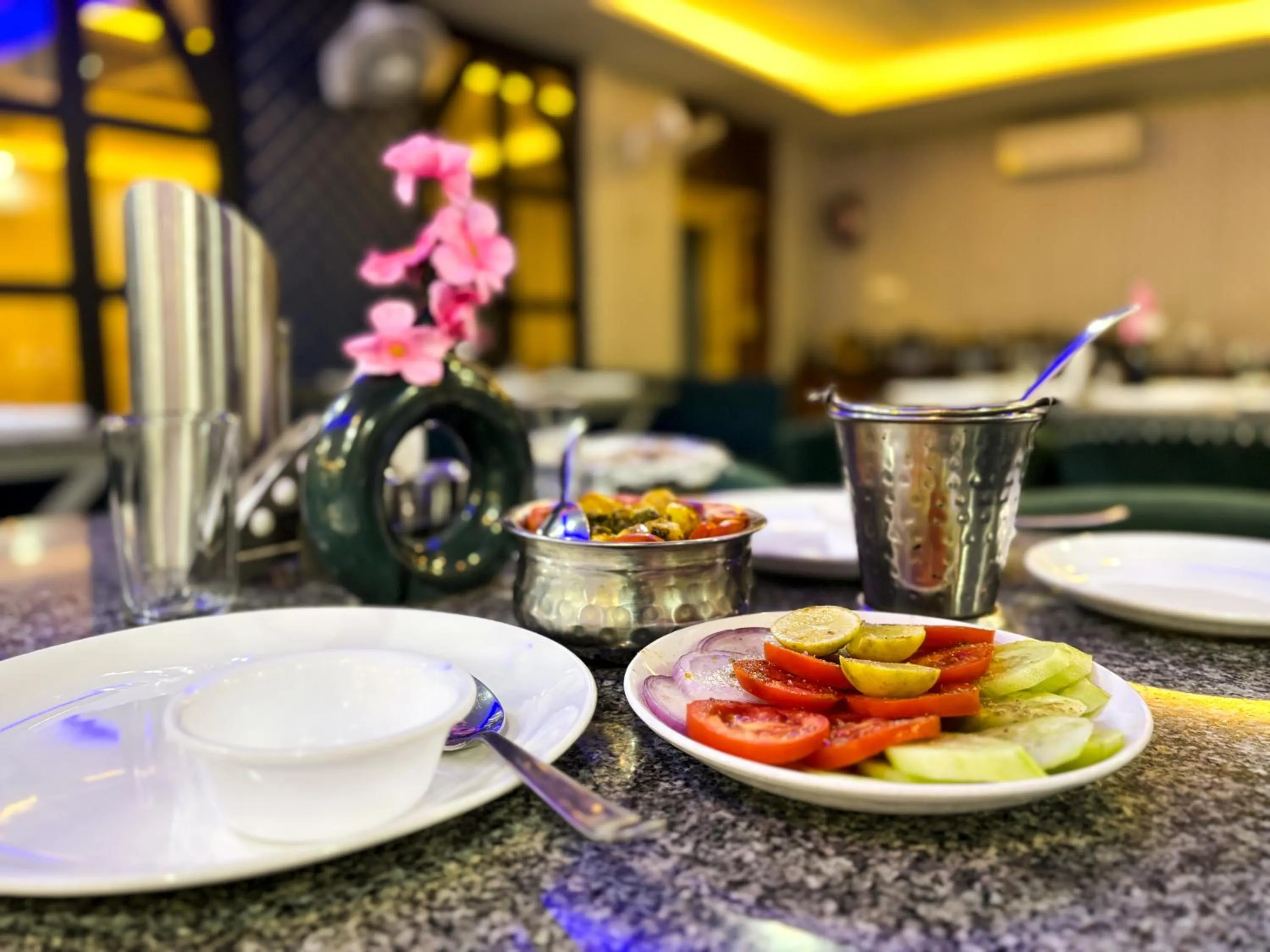 Restaurant/places to eat in Hotel Shoolin Suites Boutique Haridwar