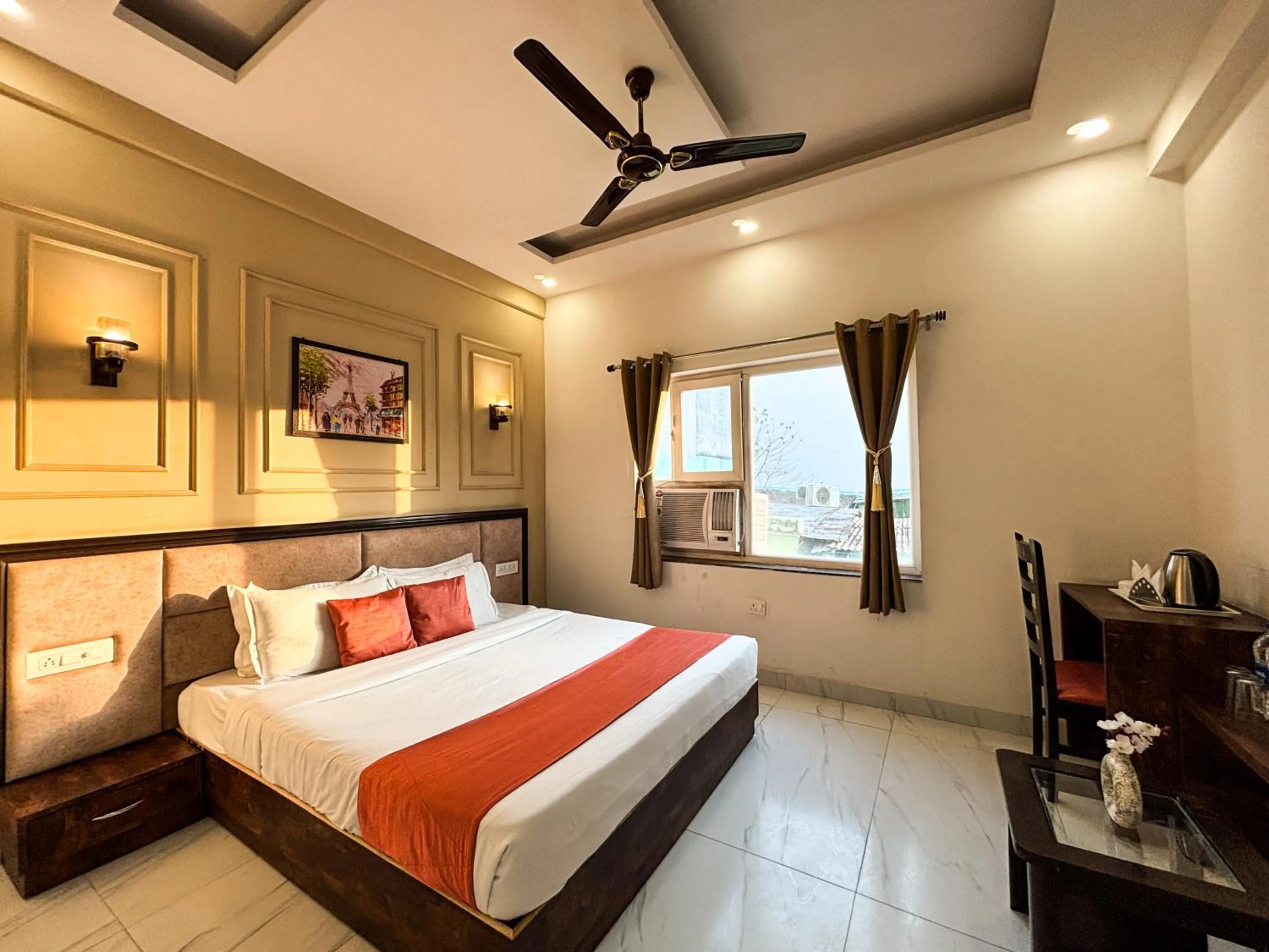 Bed in Hotel Shoolin Suites Boutique Haridwar