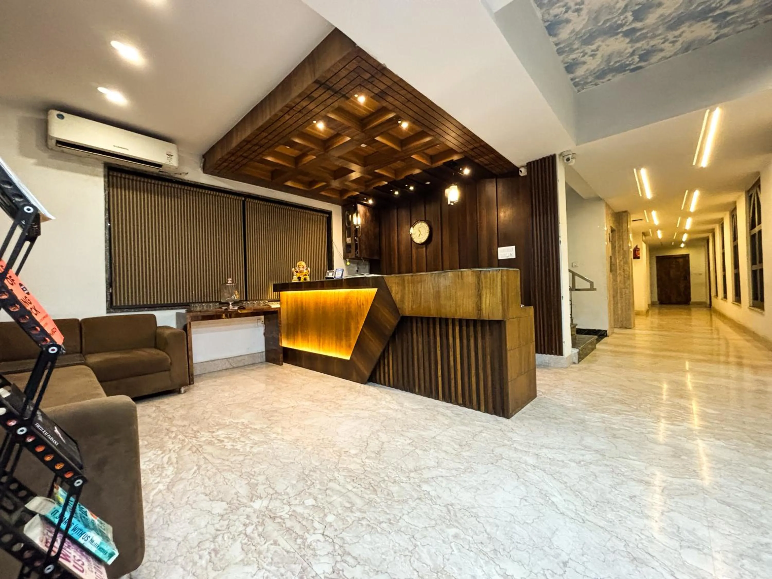 Lobby or reception in Hotel Shoolin Suites Boutique Haridwar