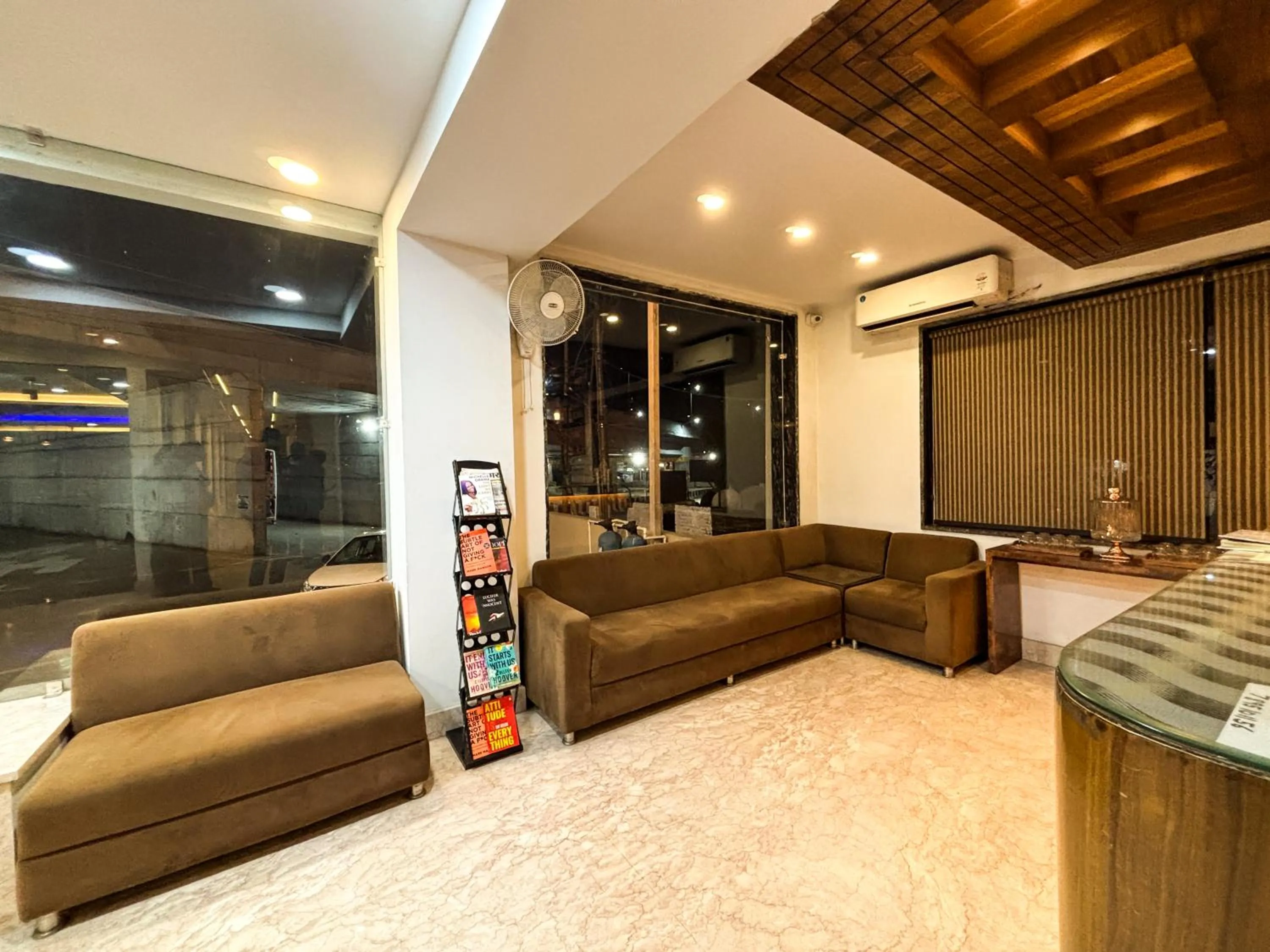 Lobby or reception in Hotel Shoolin Suites Boutique Haridwar