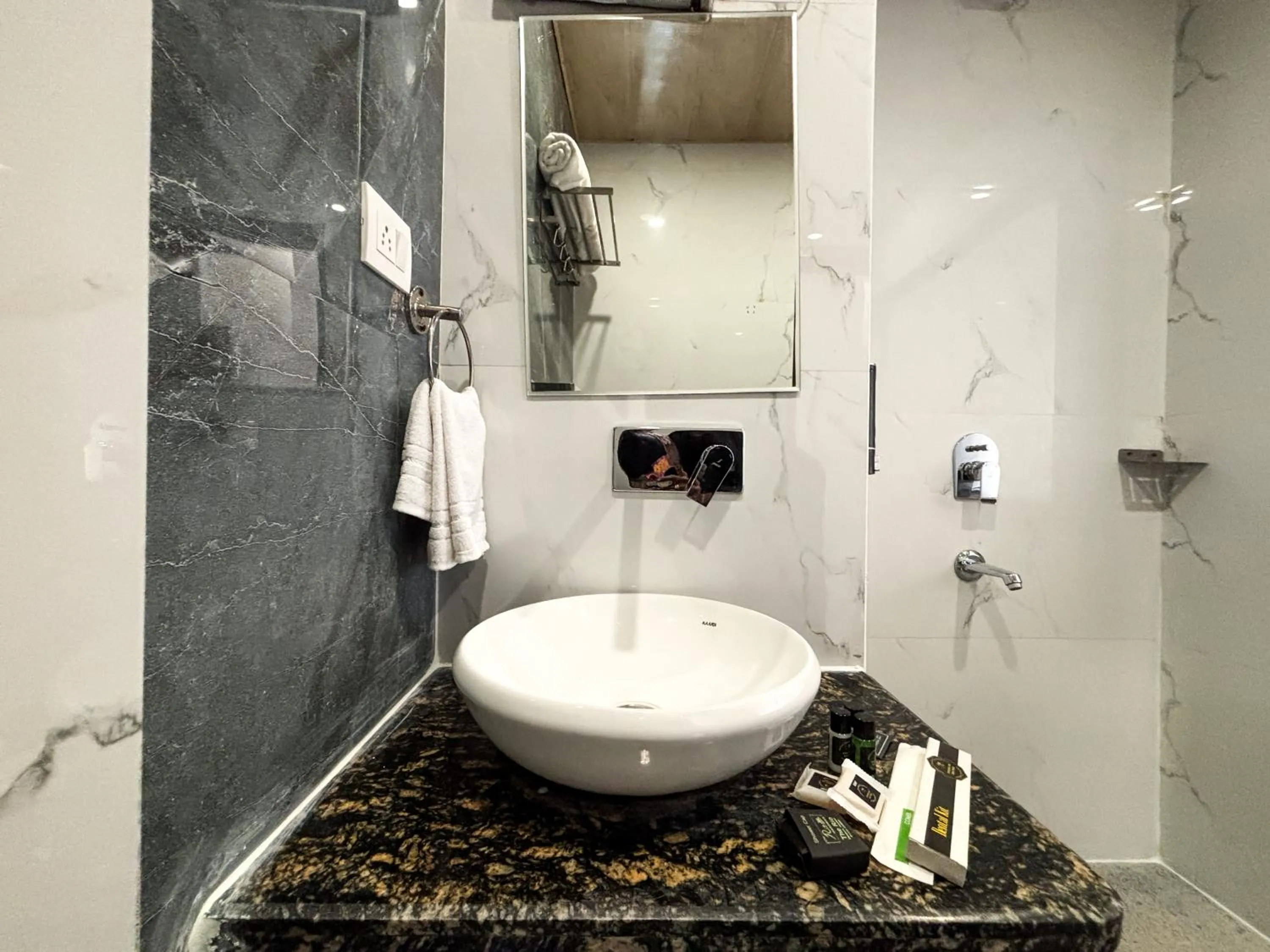 Bathroom in Hotel Shoolin Suites Boutique Haridwar