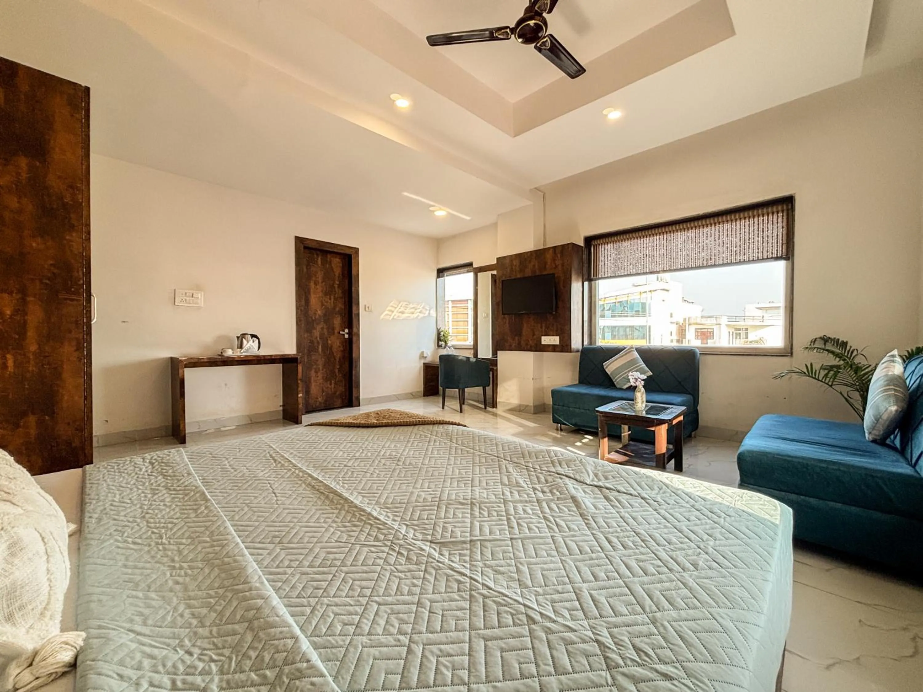 Bedroom, Bed in Hotel Shoolin Suites Boutique Haridwar