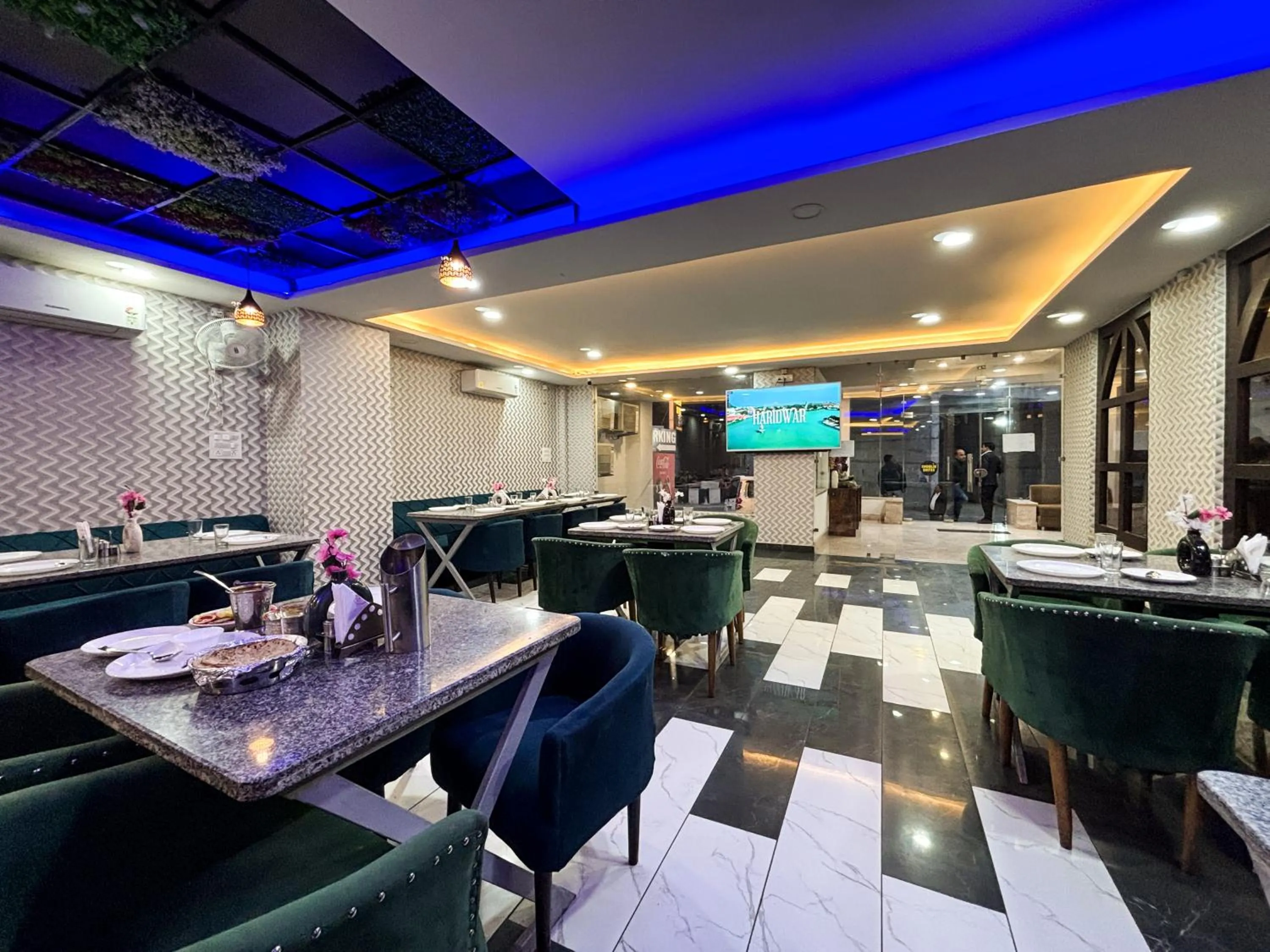 Restaurant/places to eat in Hotel Shoolin Suites Boutique Haridwar