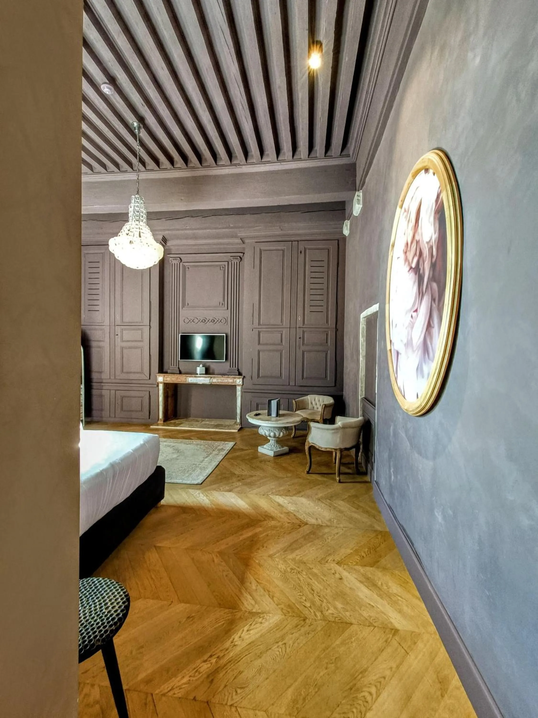 TV and multimedia, Bed in Les Chambres De La Renaissance