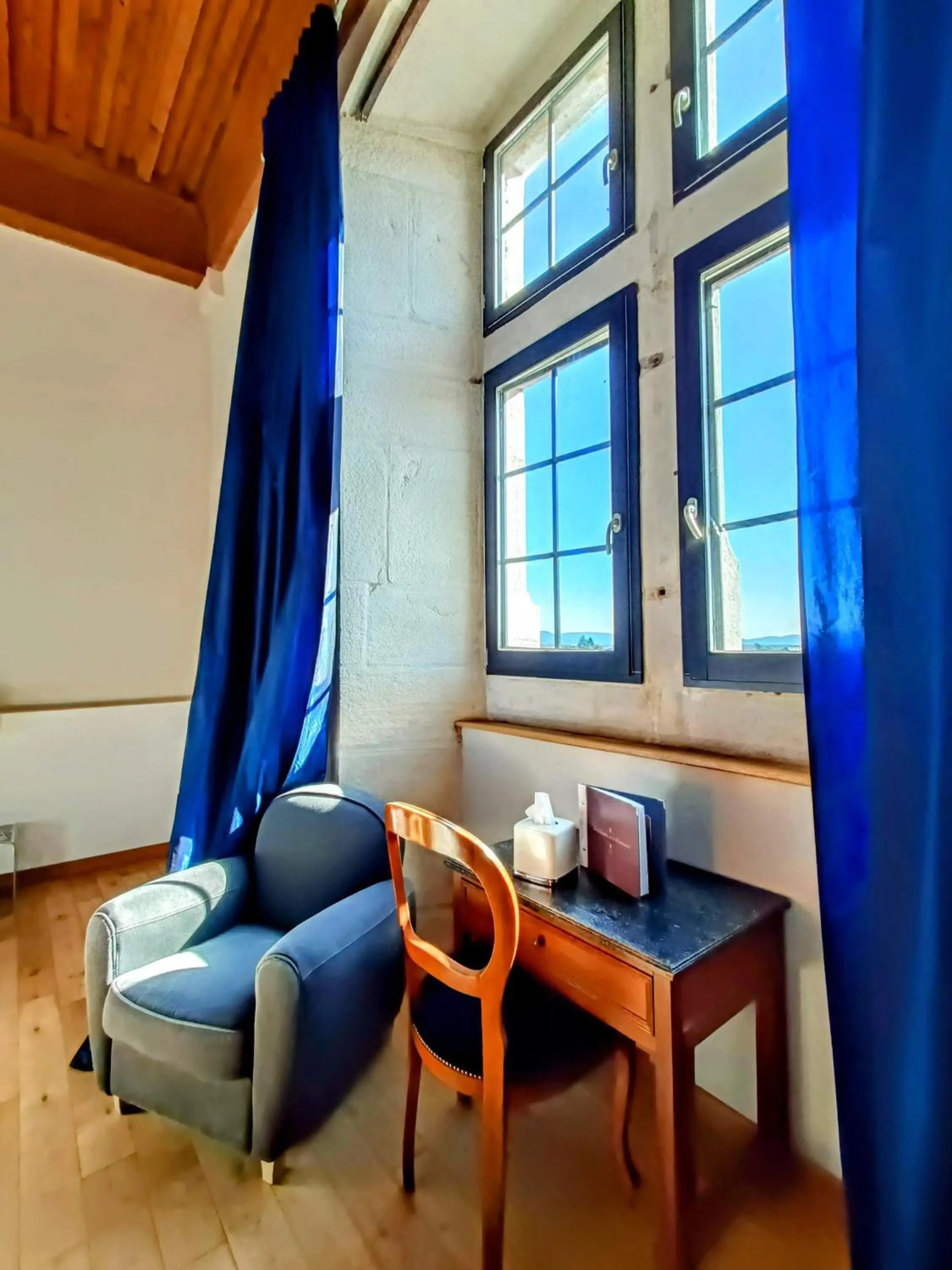 Photo of the whole room in Les Chambres De La Renaissance