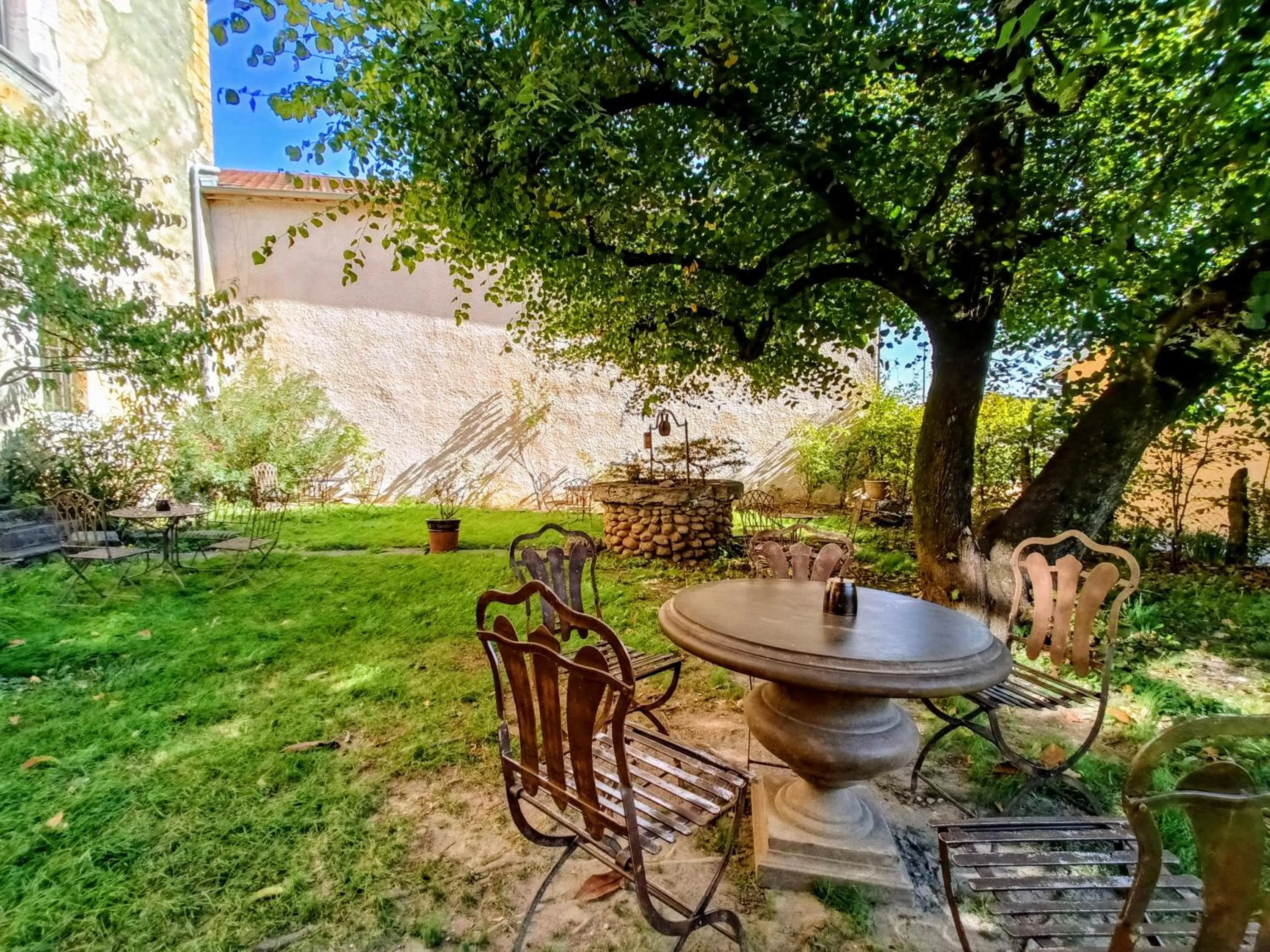Garden in Les Chambres De La Renaissance