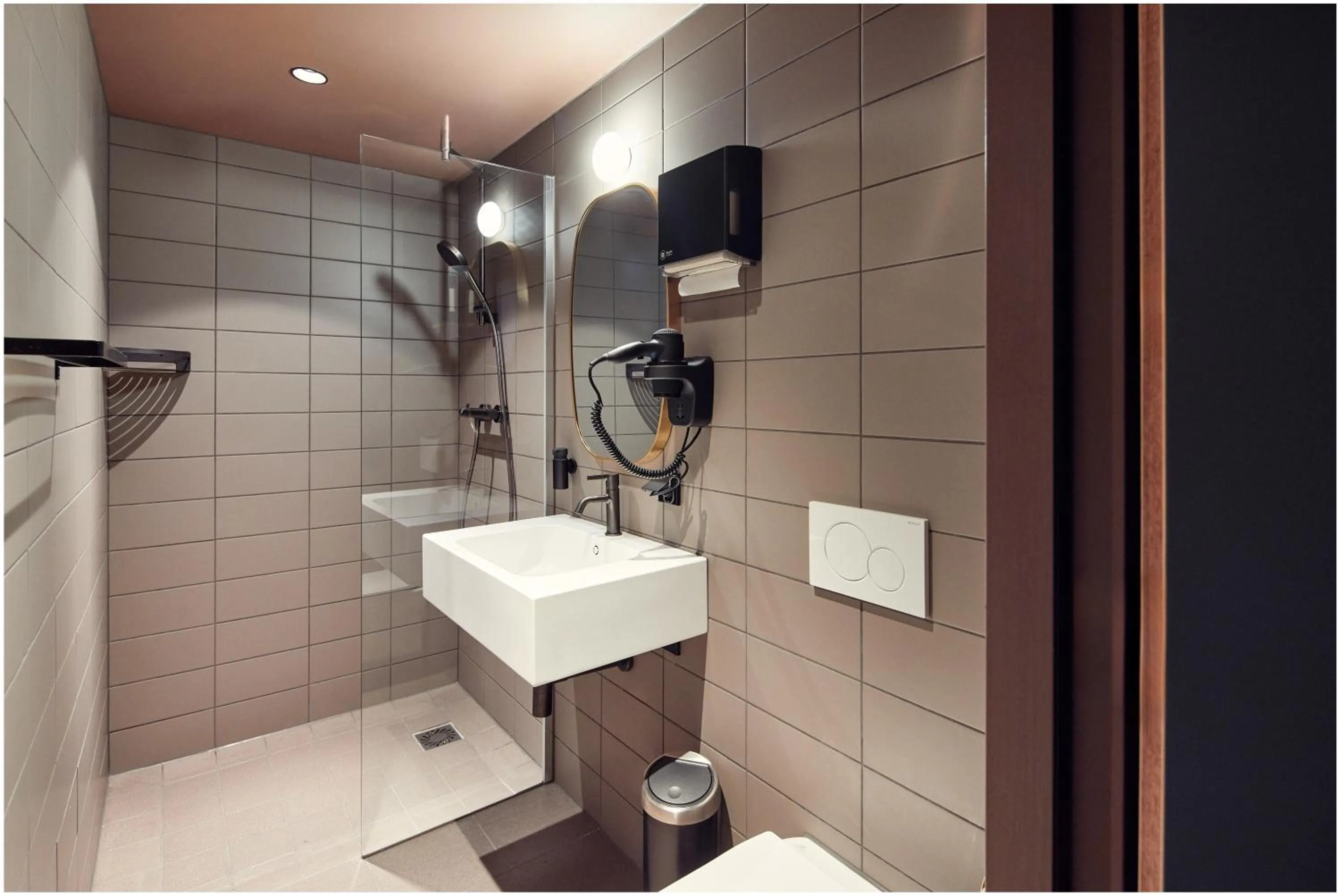 Bathroom in The Elephant Hostel