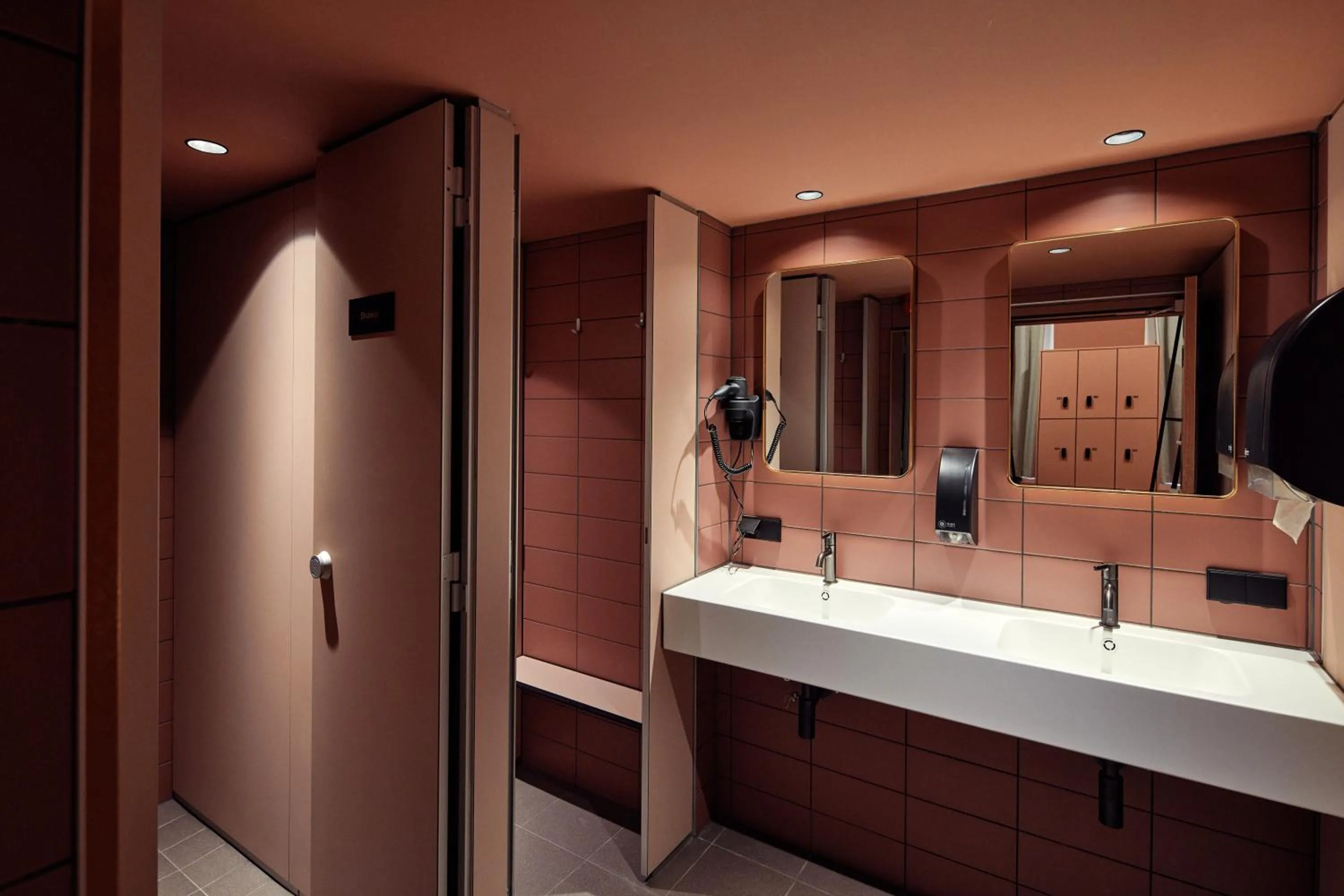 Bathroom in The Elephant Hostel