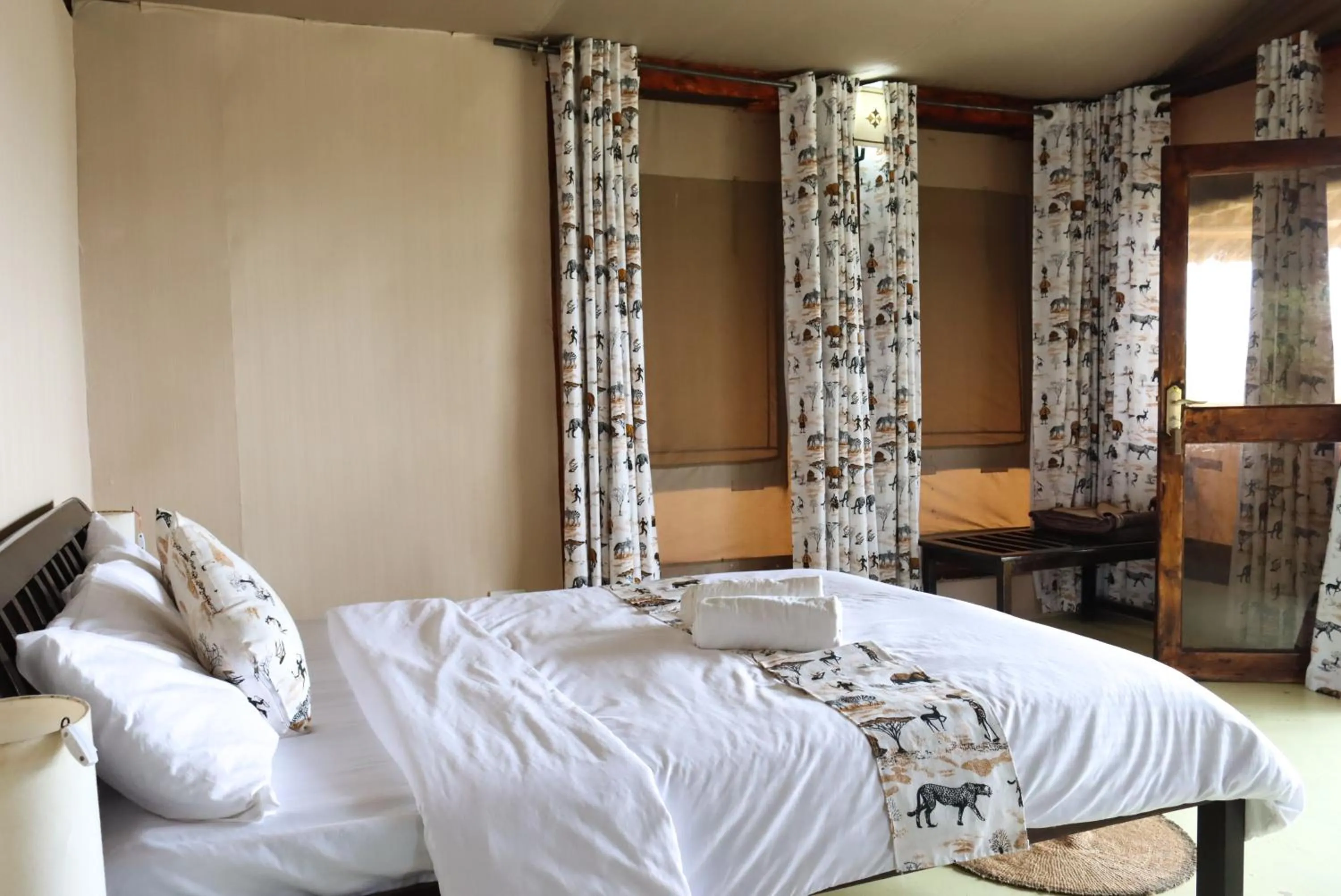 Bedroom, Bed in Maili Saba Camp