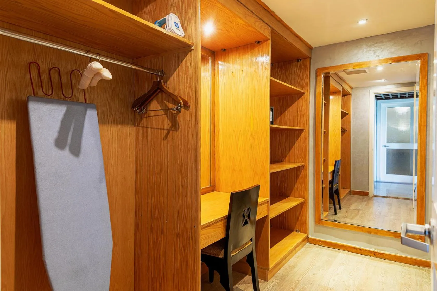 wardrobe in Royal Monte-Carlo Sharm Resort & SPA