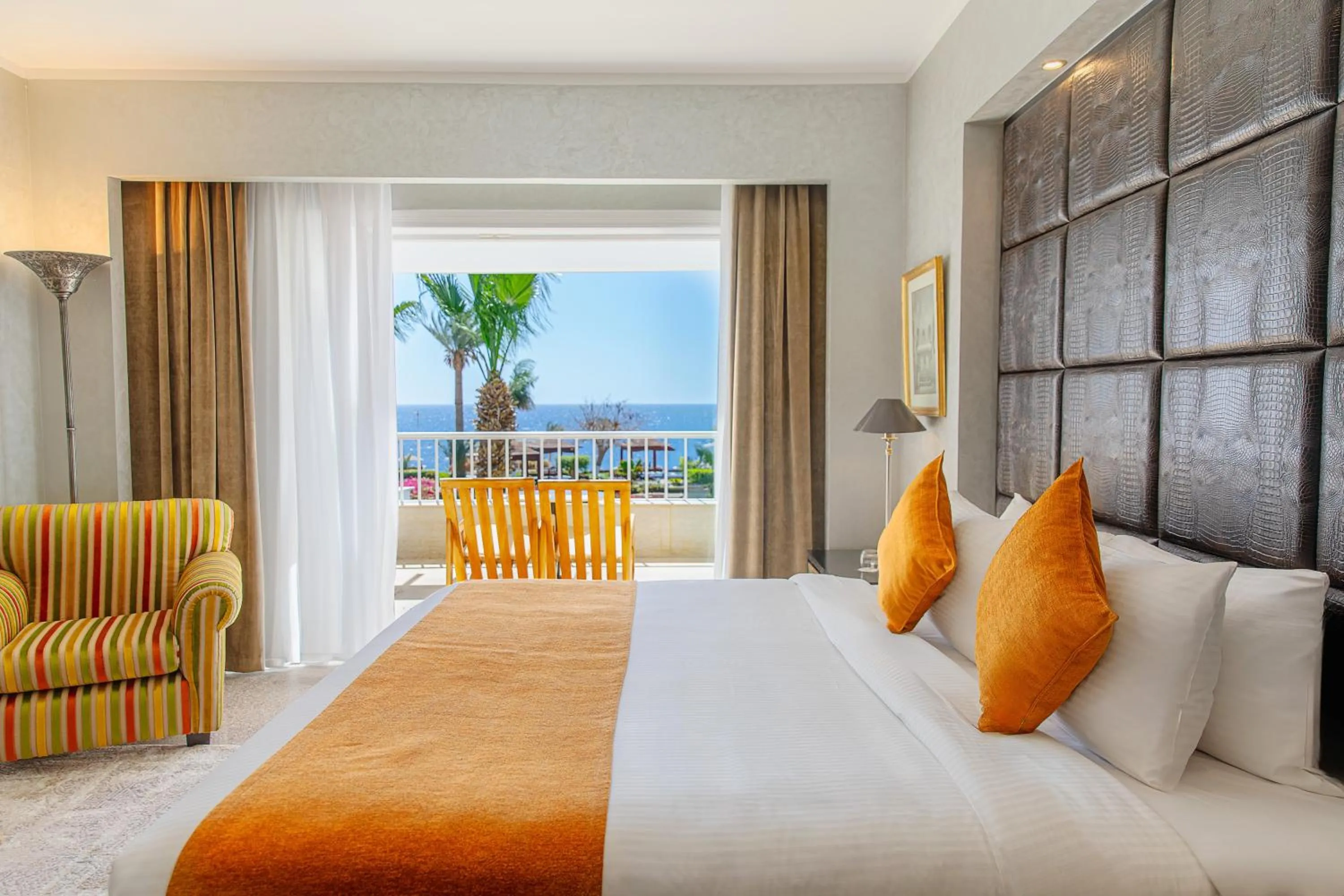Sea view, Bed in Royal Monte-Carlo Sharm Resort & SPA