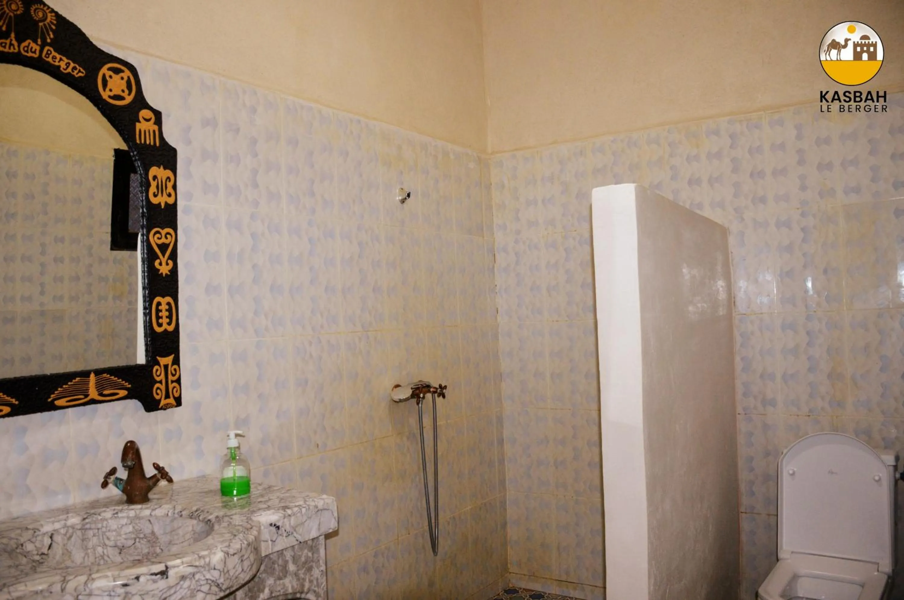 Shower in Kasbah Du Berger & Piscine