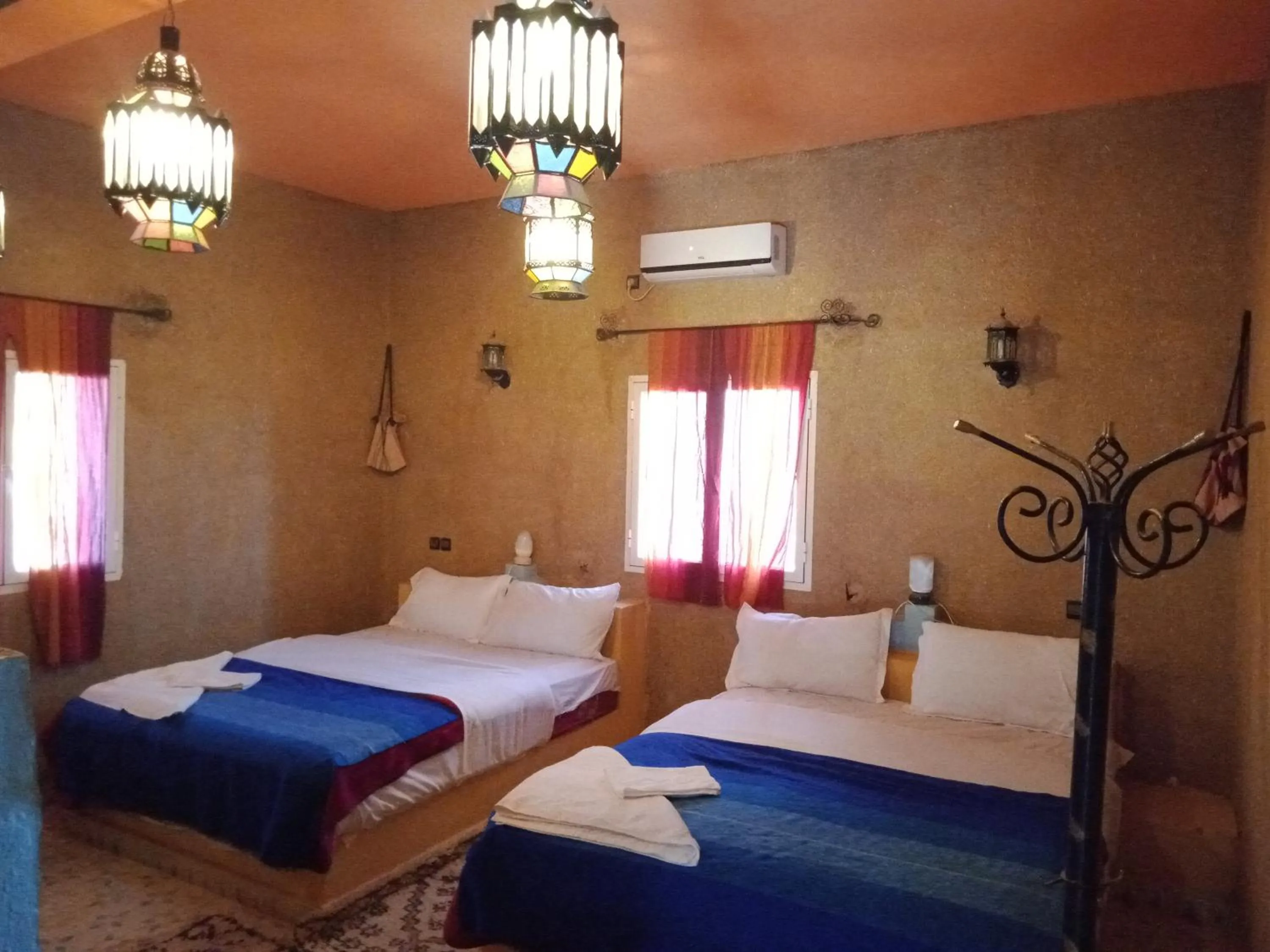 Bathroom, Bed in Kasbah Du Berger & Piscine