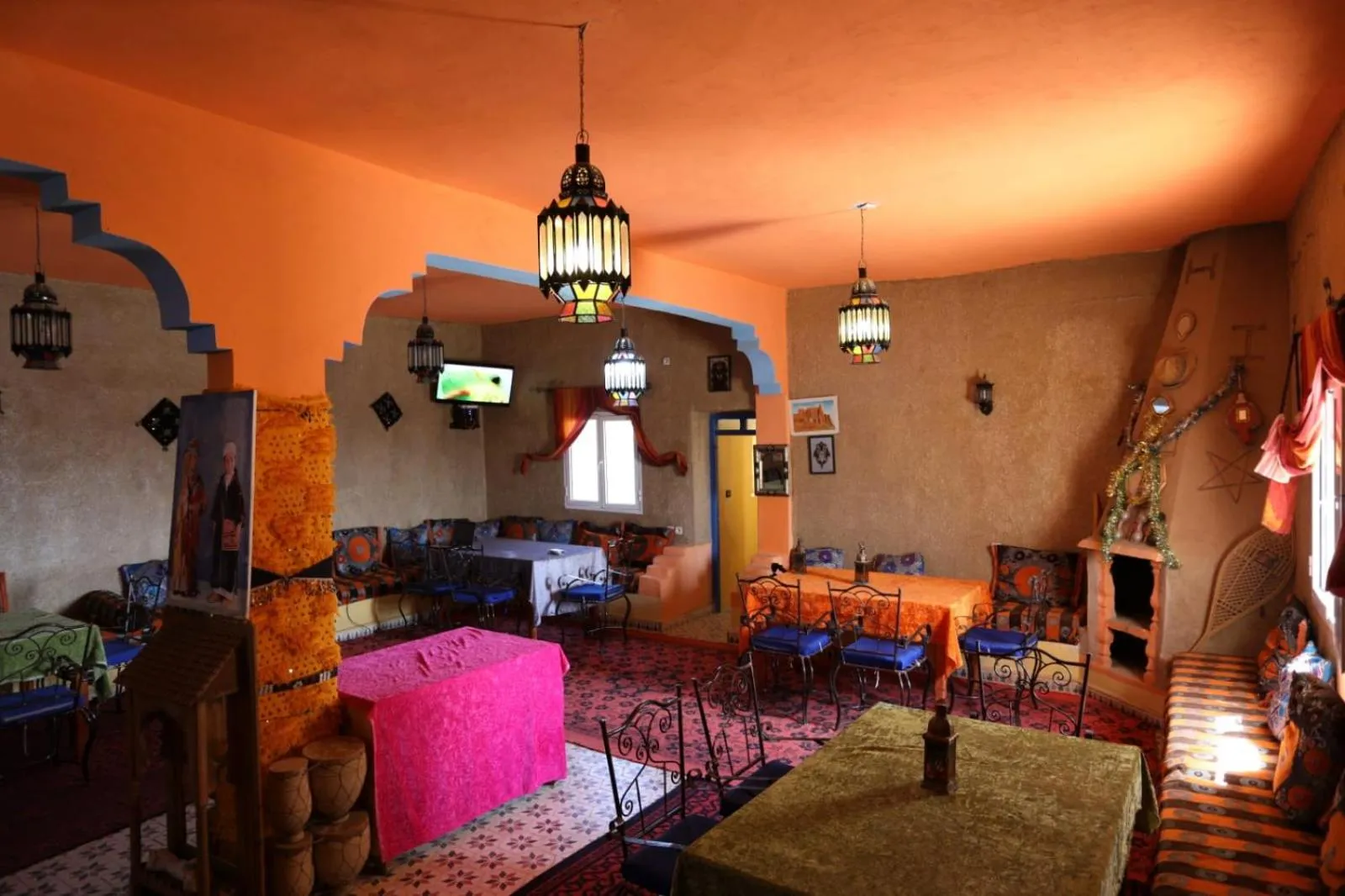 Restaurant/places to eat in Kasbah Du Berger & Piscine