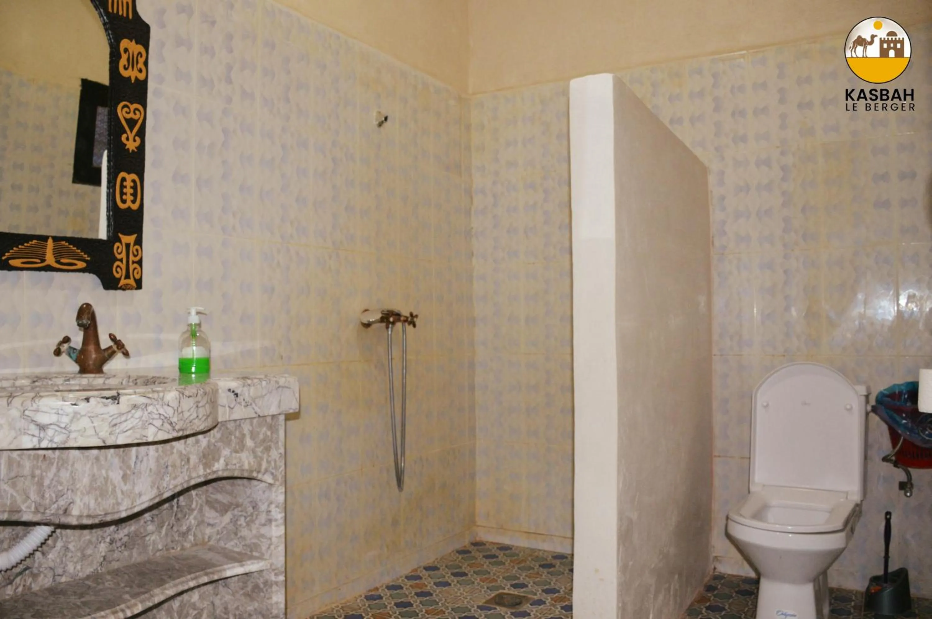 Shower in Kasbah Du Berger & Piscine