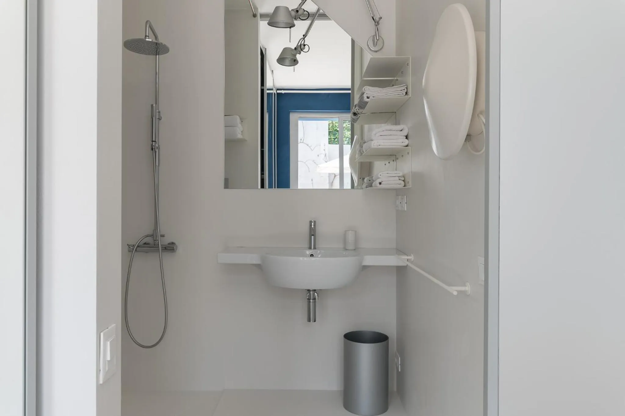 Shower in Calcebianca