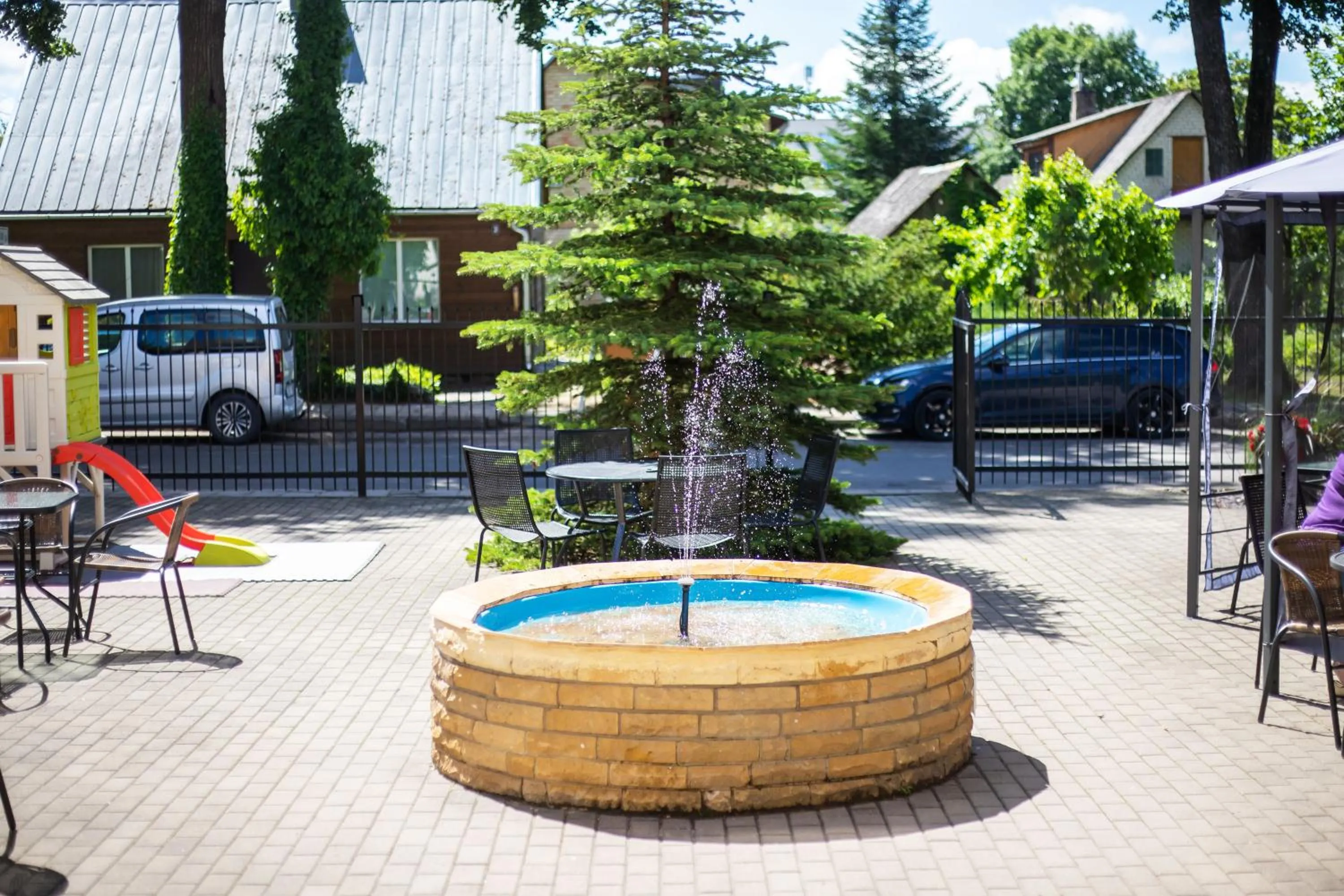 Patio in Avanti apgyvendinimas-restoranas