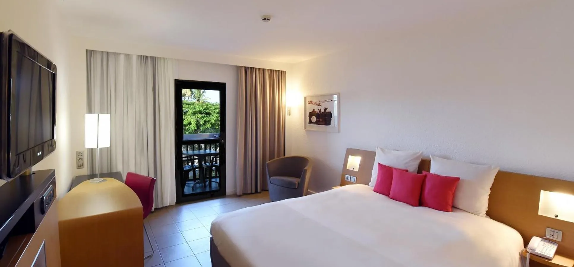 Balcony/Terrace, Bed in Grand Hotel Montabo