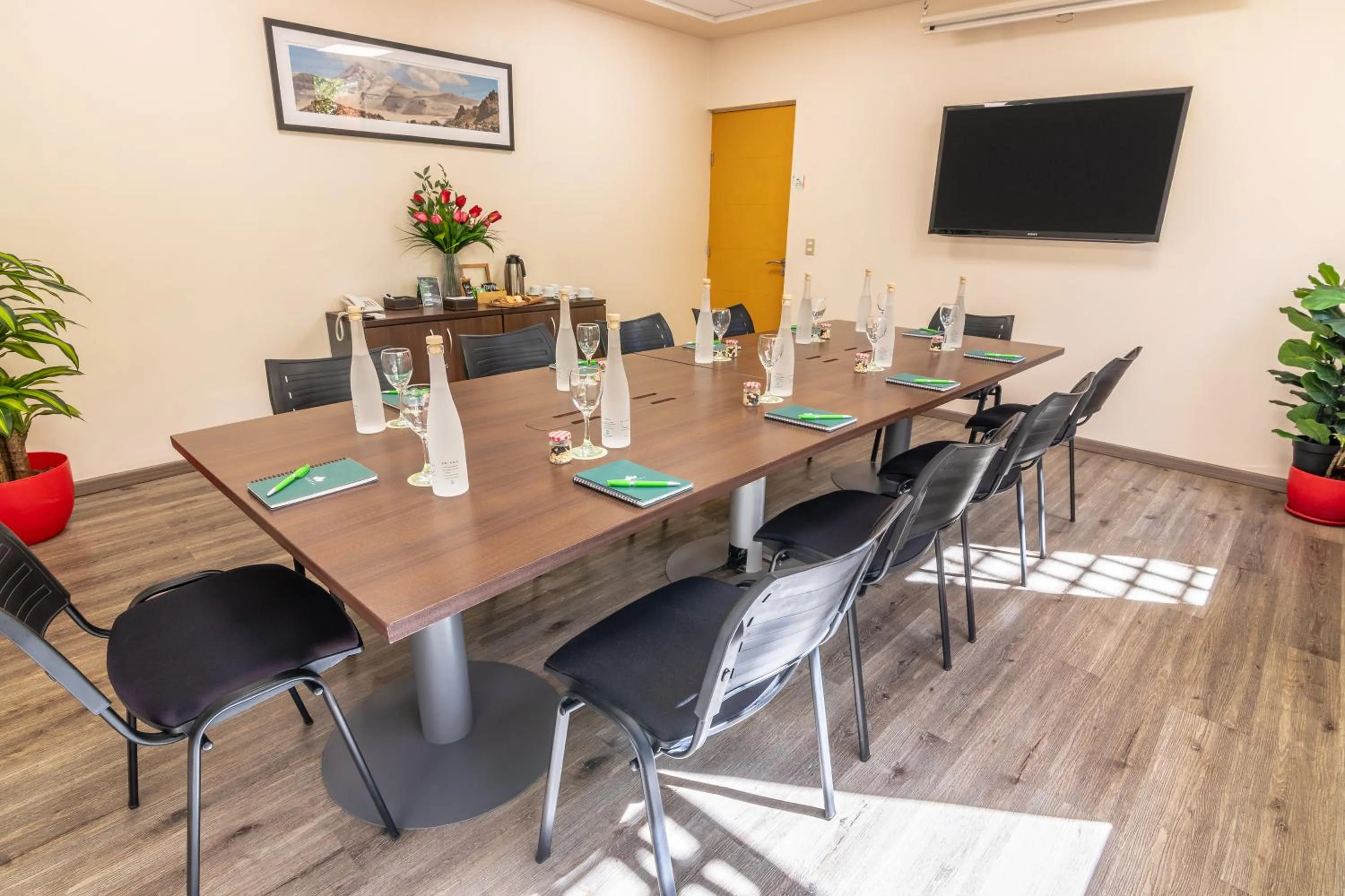 Seating area in Geotel Calama