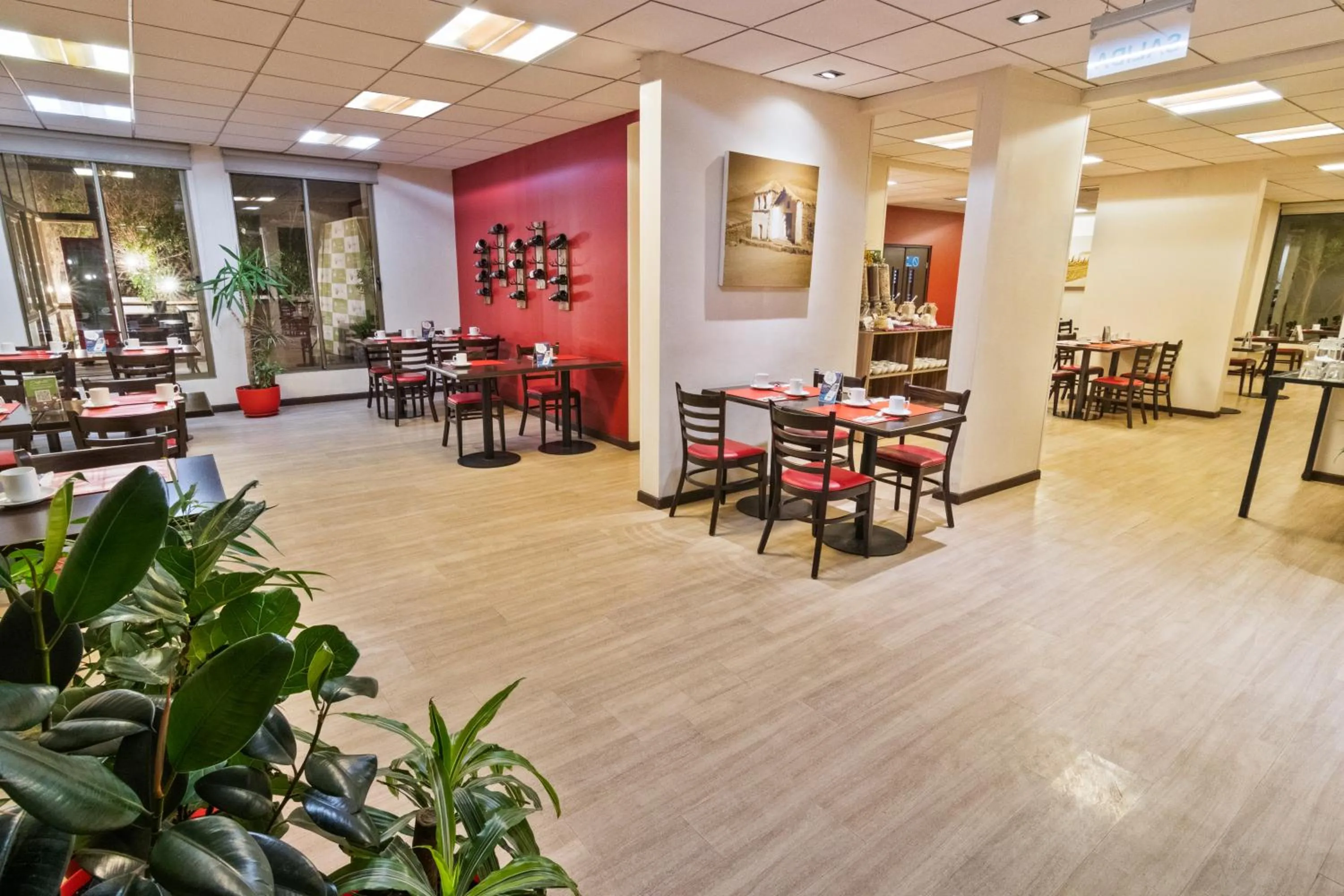 Restaurant/places to eat in Geotel Calama