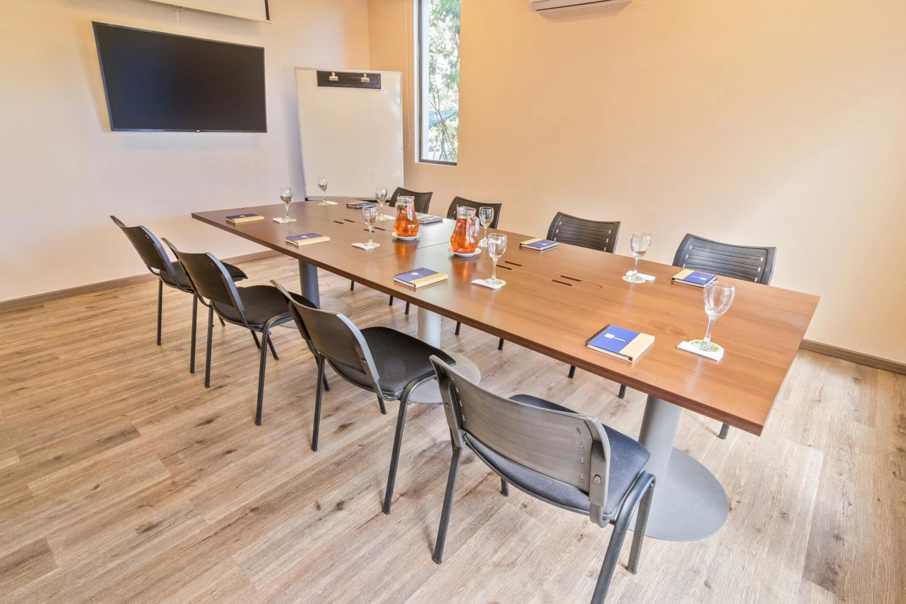 Meeting/conference room in Geotel Calama