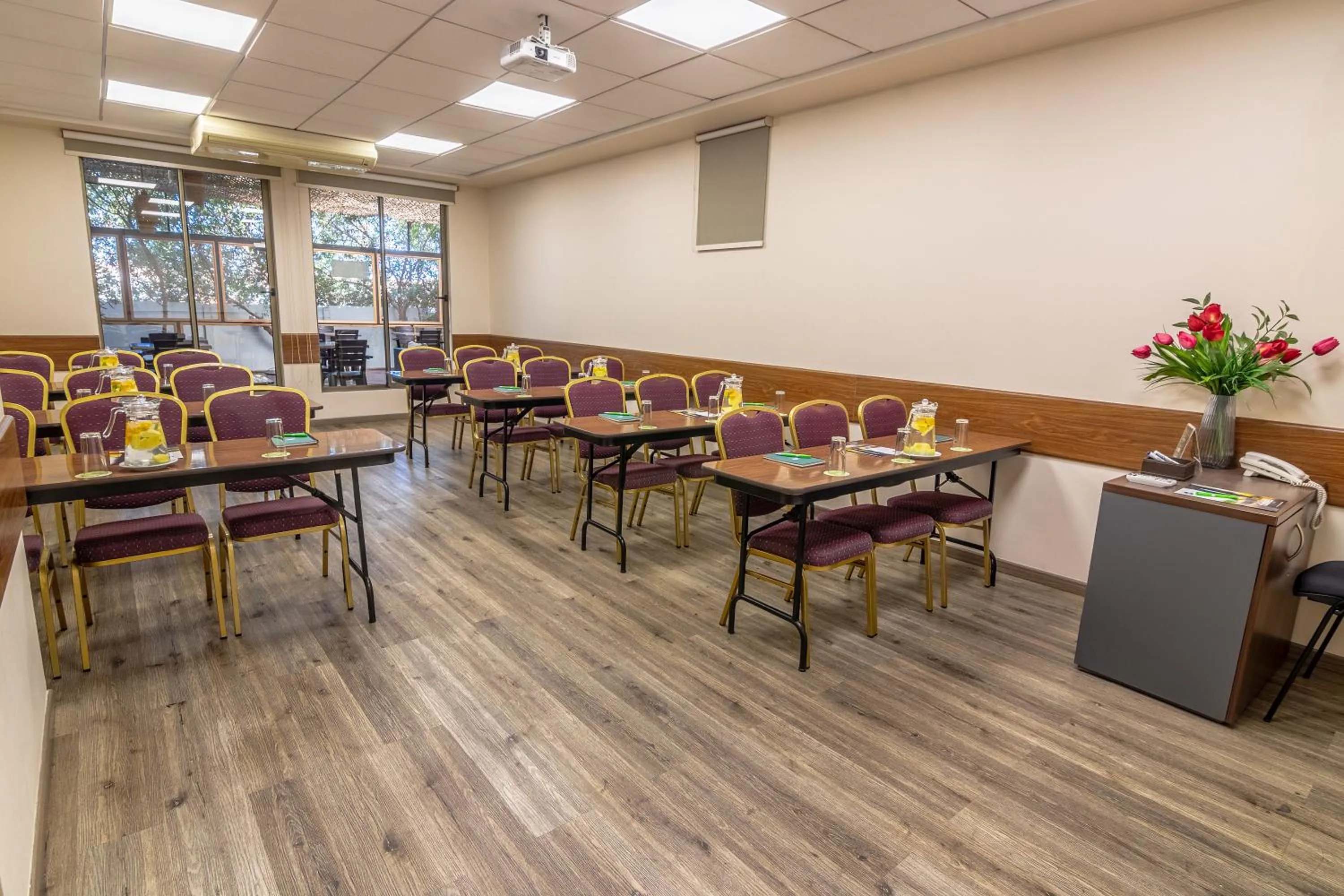 Seating area in Geotel Calama