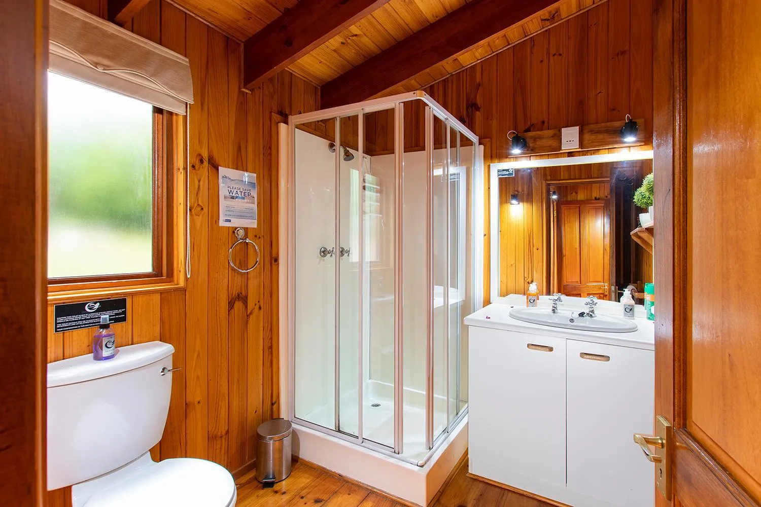 Shower in ArendsRus Country Resort