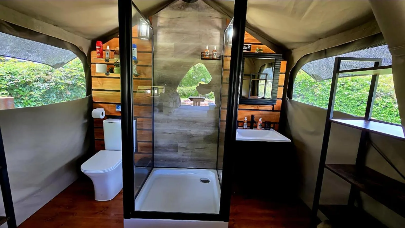 Shower in ArendsRus Country Resort