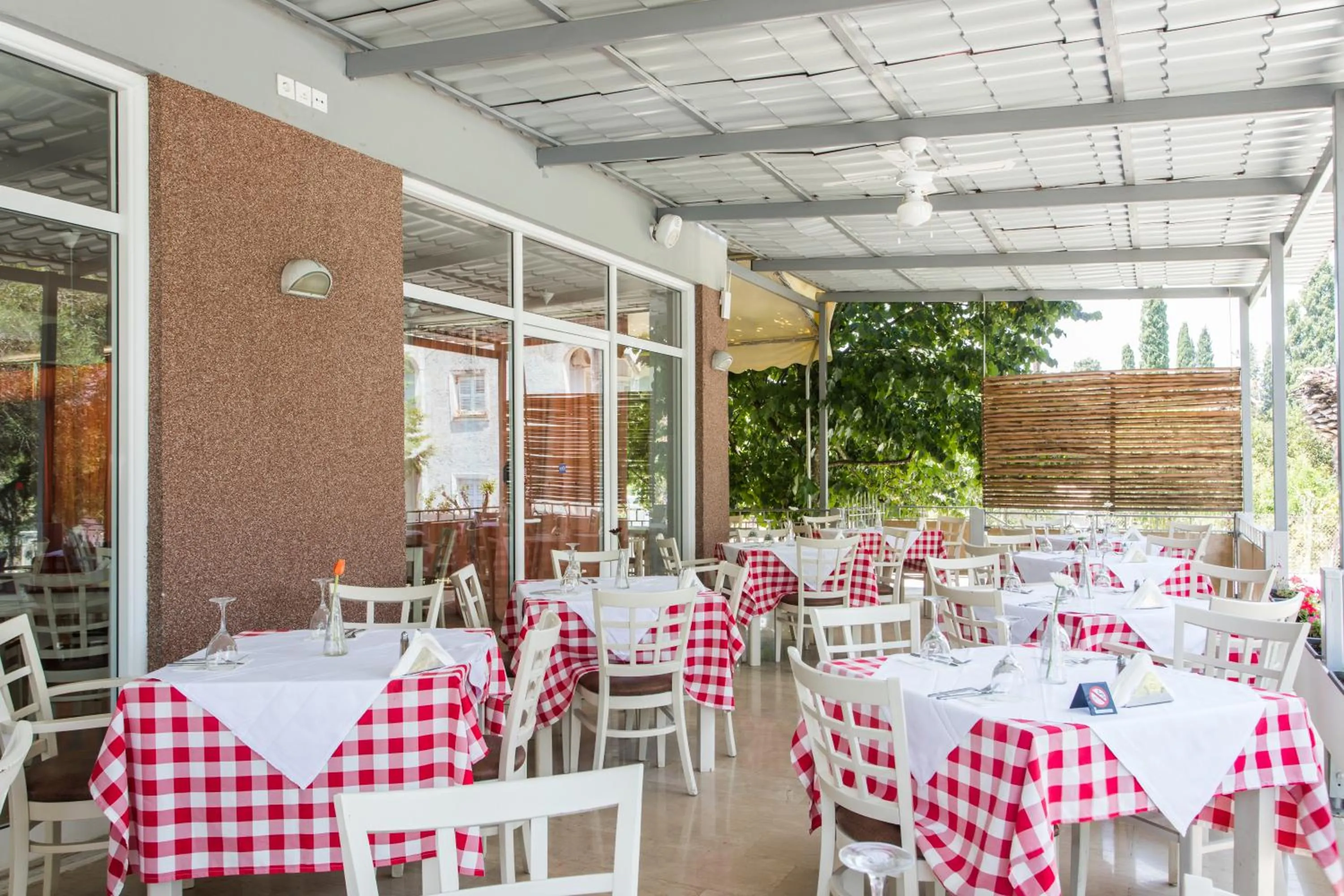 Restaurant/places to eat in Silver Bay Hotel Kontokali Corfu