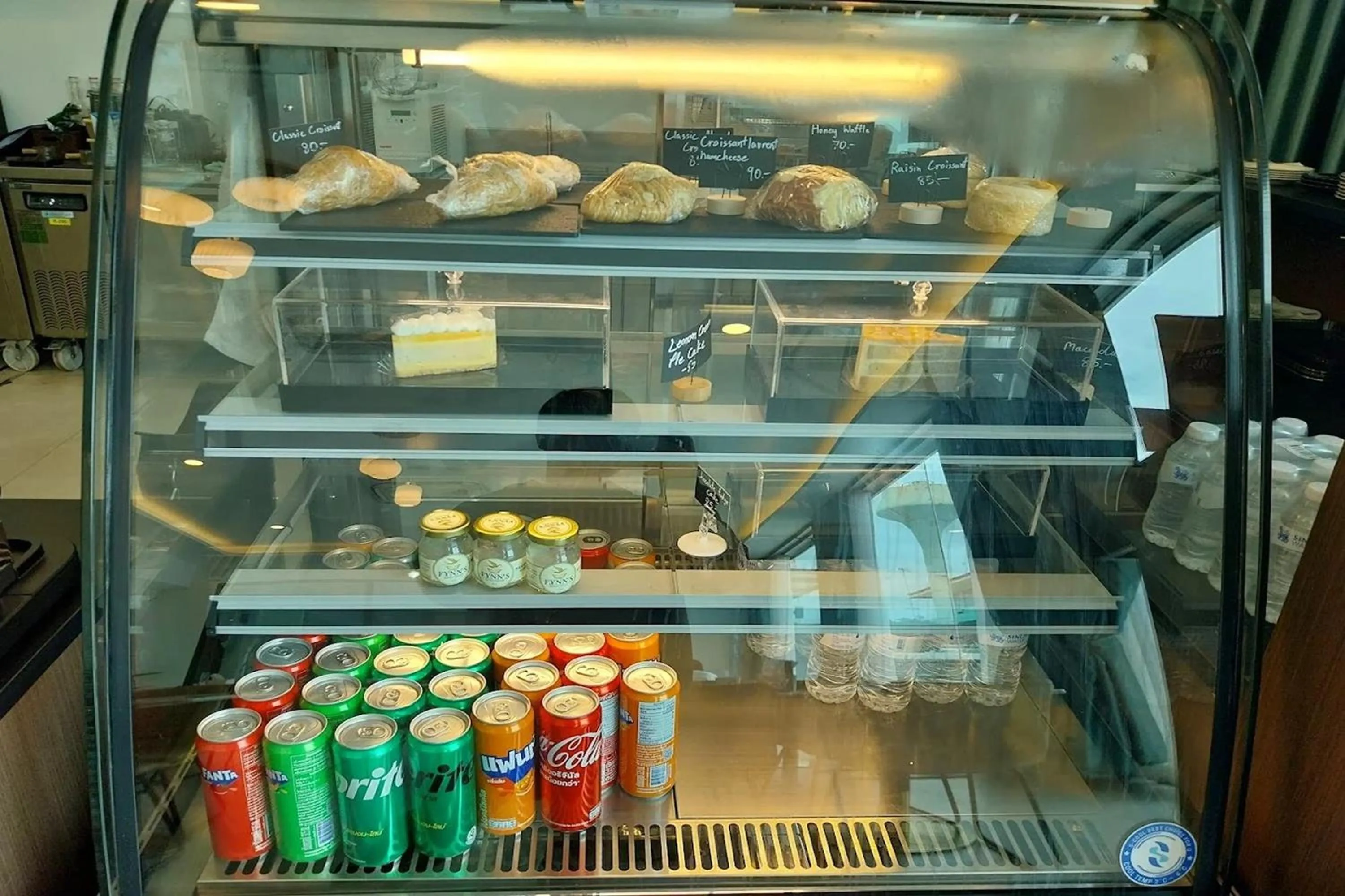 Restaurant/places to eat in Chana Bangkok Hotel