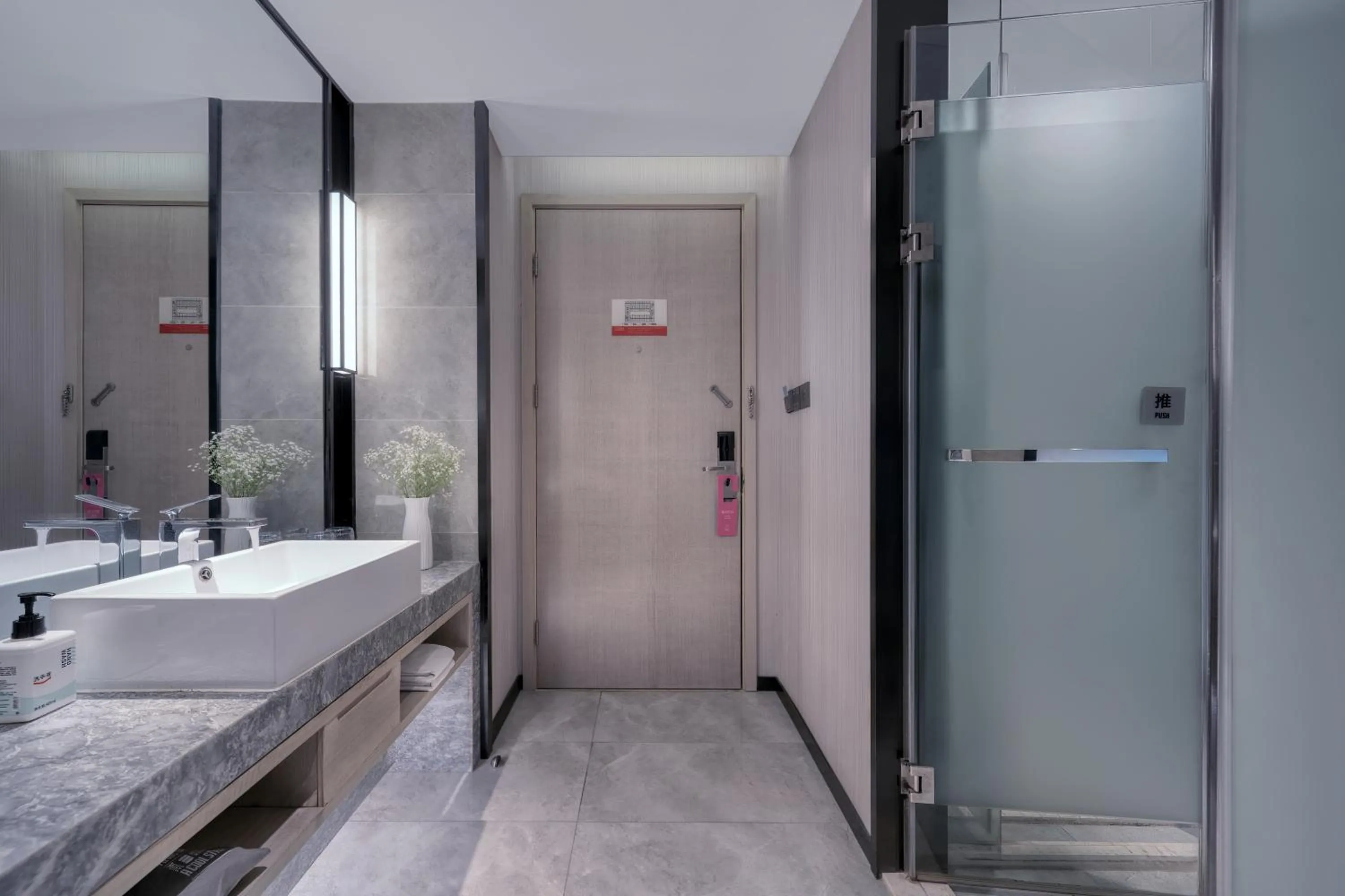 Shower in Echarm International Hotel Nanzhou Metro Station Branch