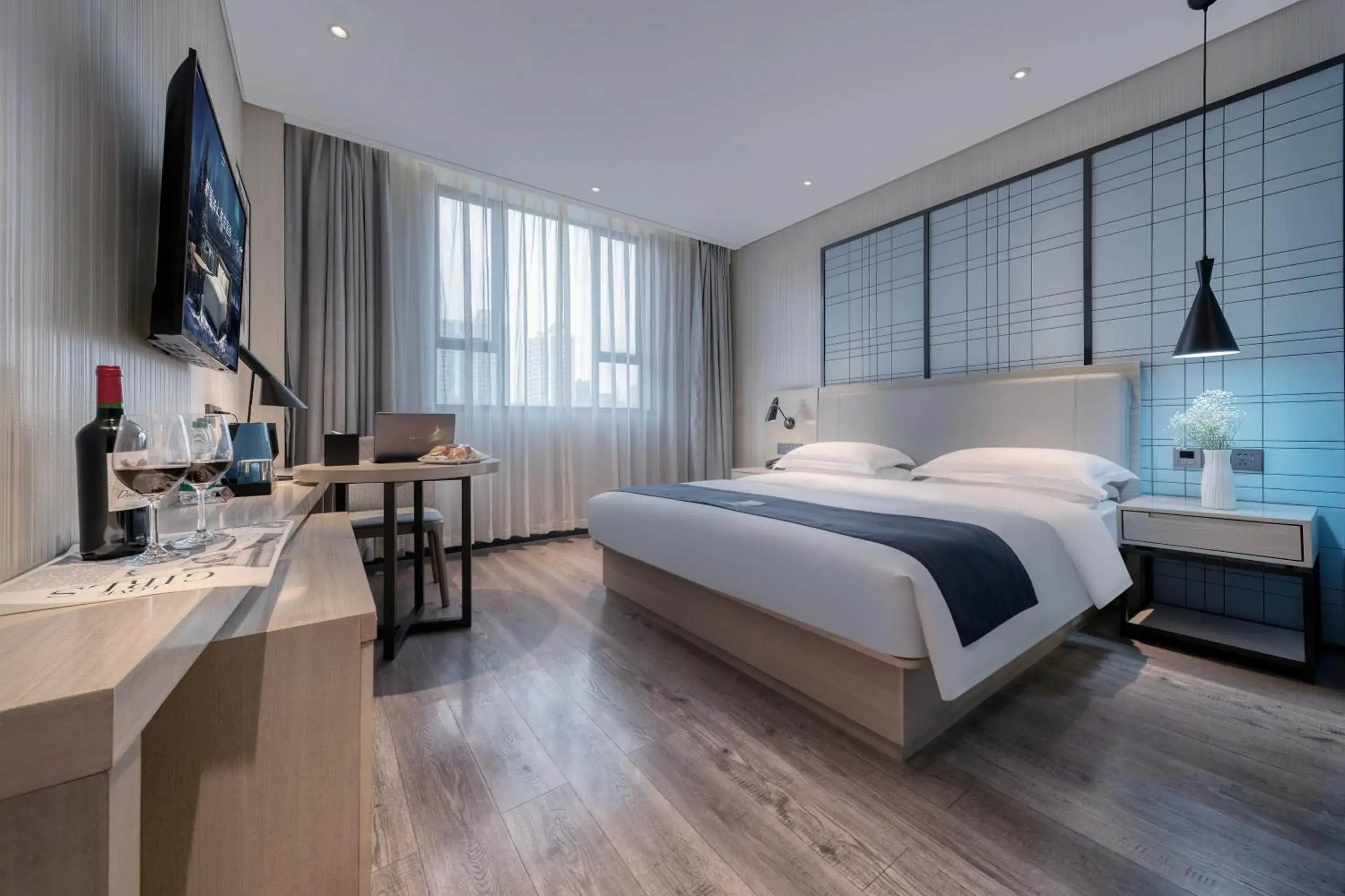 Superior King Room in Echarm International Hotel Pazhou Convention and Exhibition Center Nanzhou Metro Station Branch - Free Shuttle Bus to Canton Fair Complex During Canton Fair Period Superior King Room in Echarm International Hotel Pazhou Convention and Exhibition Center Nanzhou Metro Station Branch - Free Shuttle Bus to Canton Fair Complex During Canton Fair Period