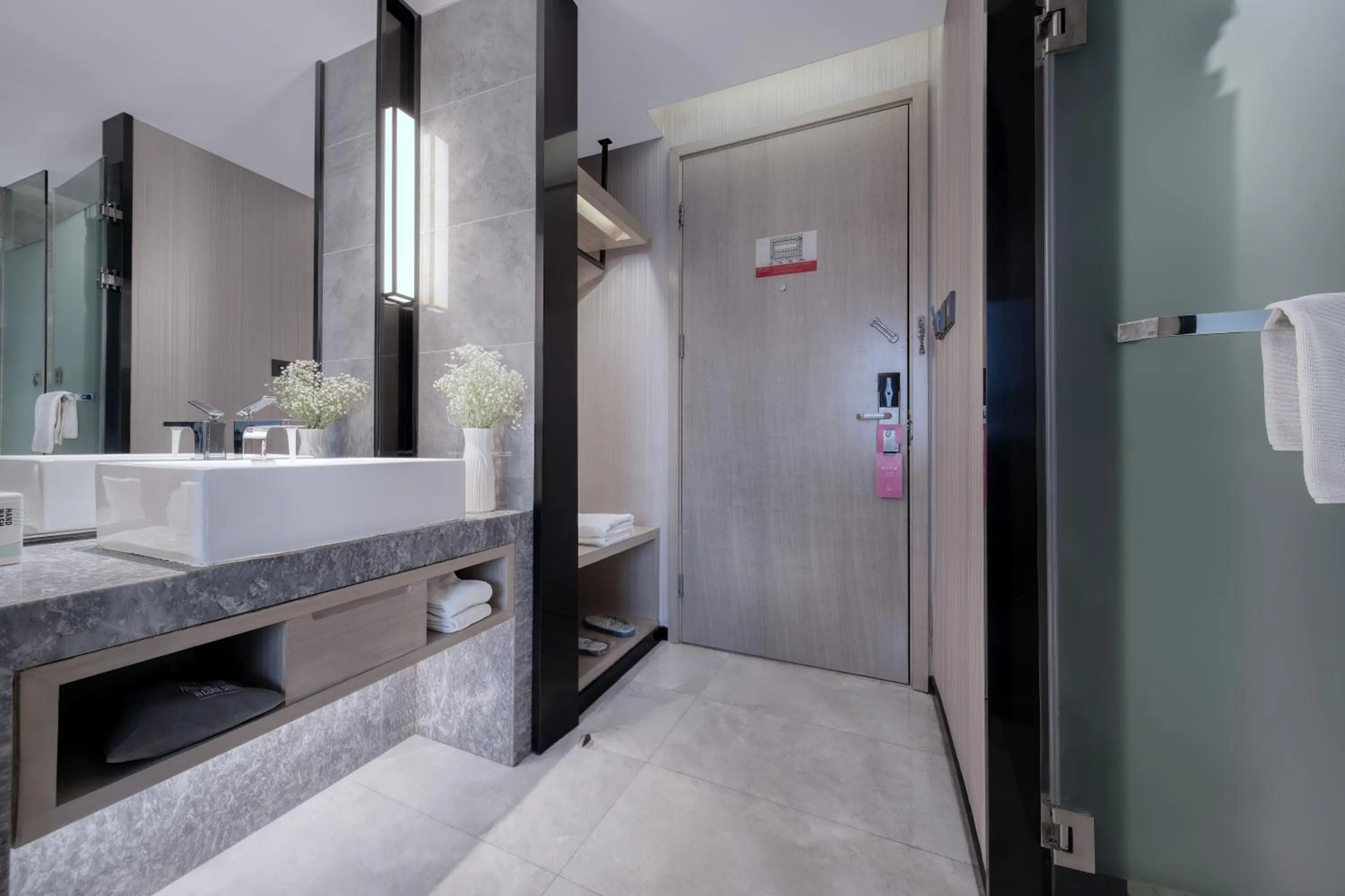 Shower in Echarm International Hotel Nanzhou Metro Station Branch