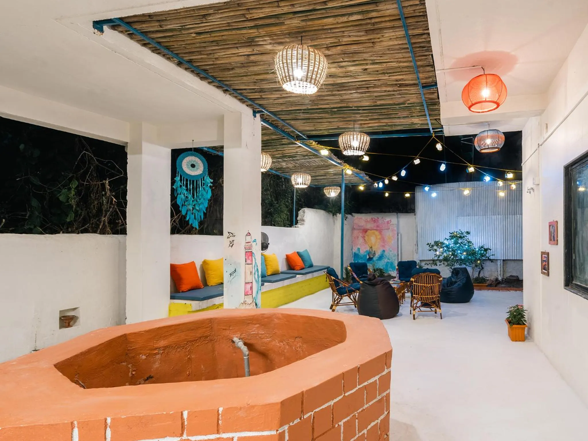 Communal lounge/ TV room in Moustache Daman