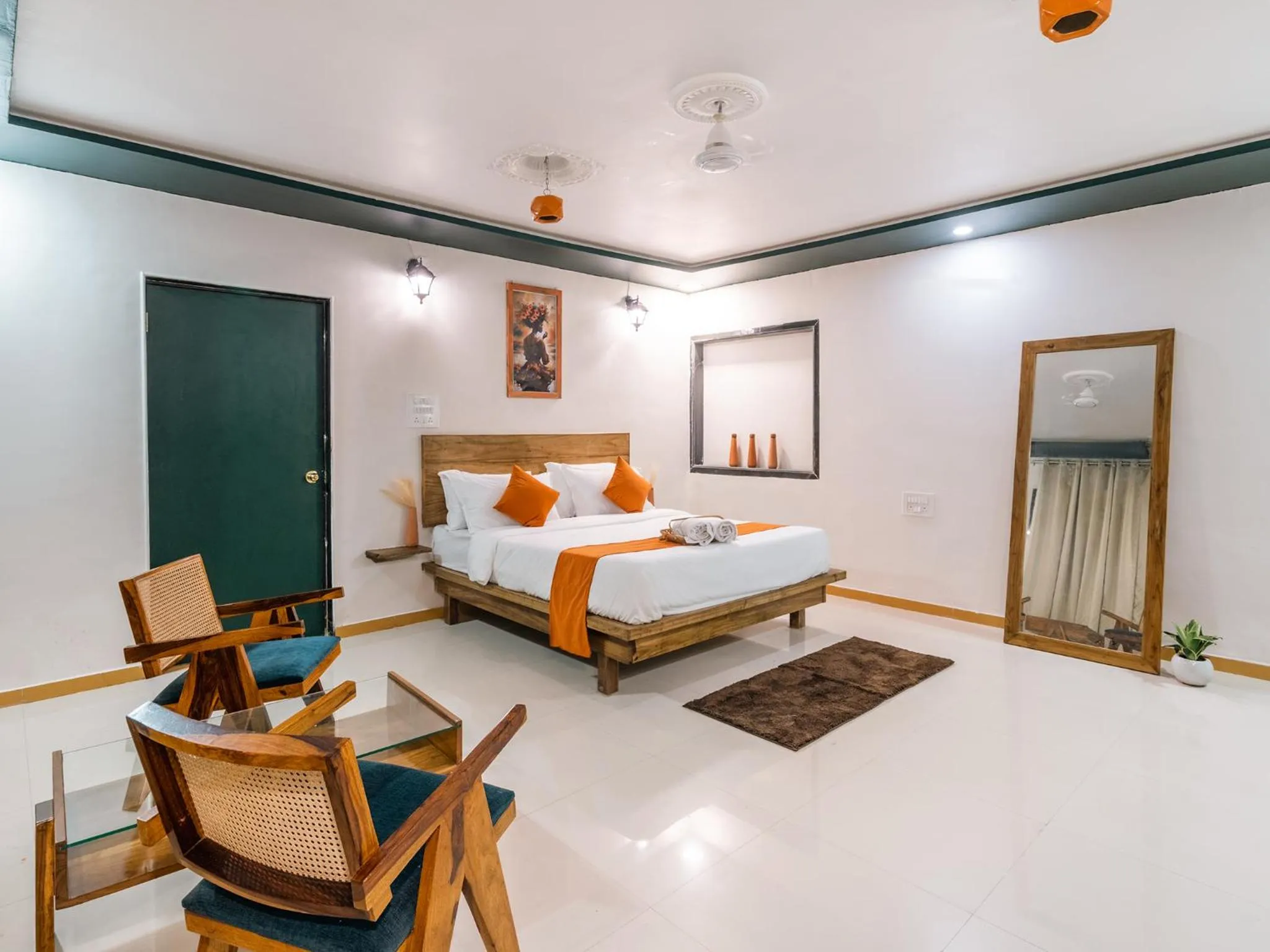 Photo of the whole room, Bed in Moustache Daman