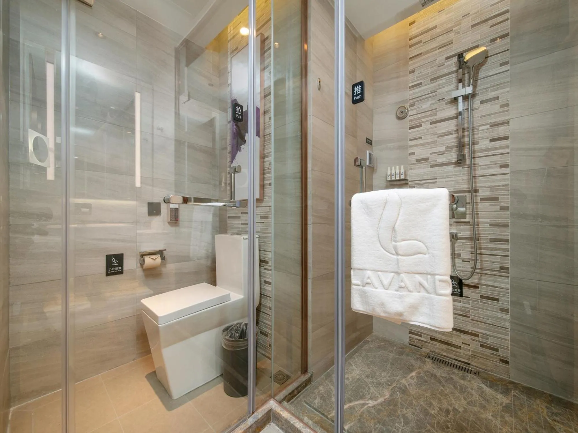 Shower in Lavande Hotel Credit Building of Gaocheng District, Shijiazhuang City