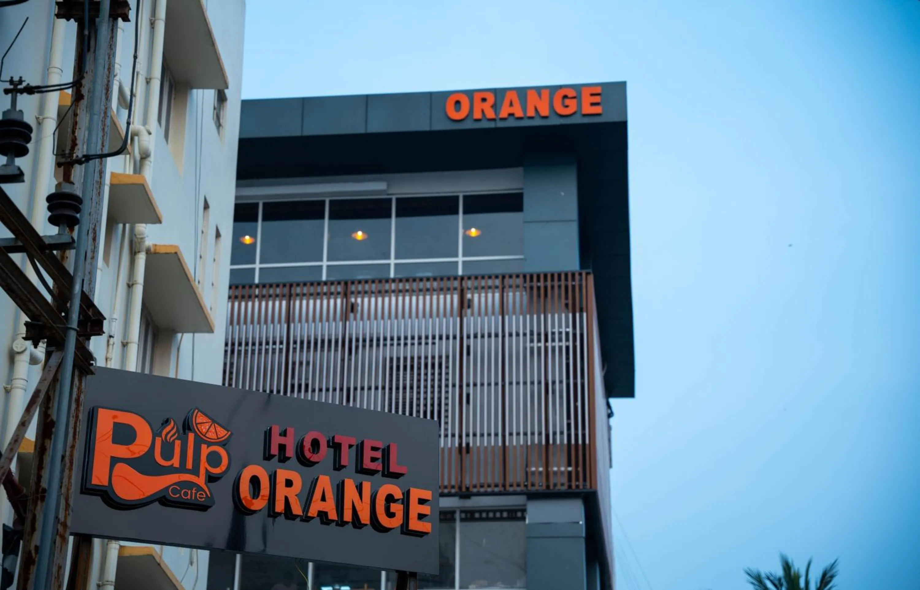 Restaurant/places to eat in Hotel Orange