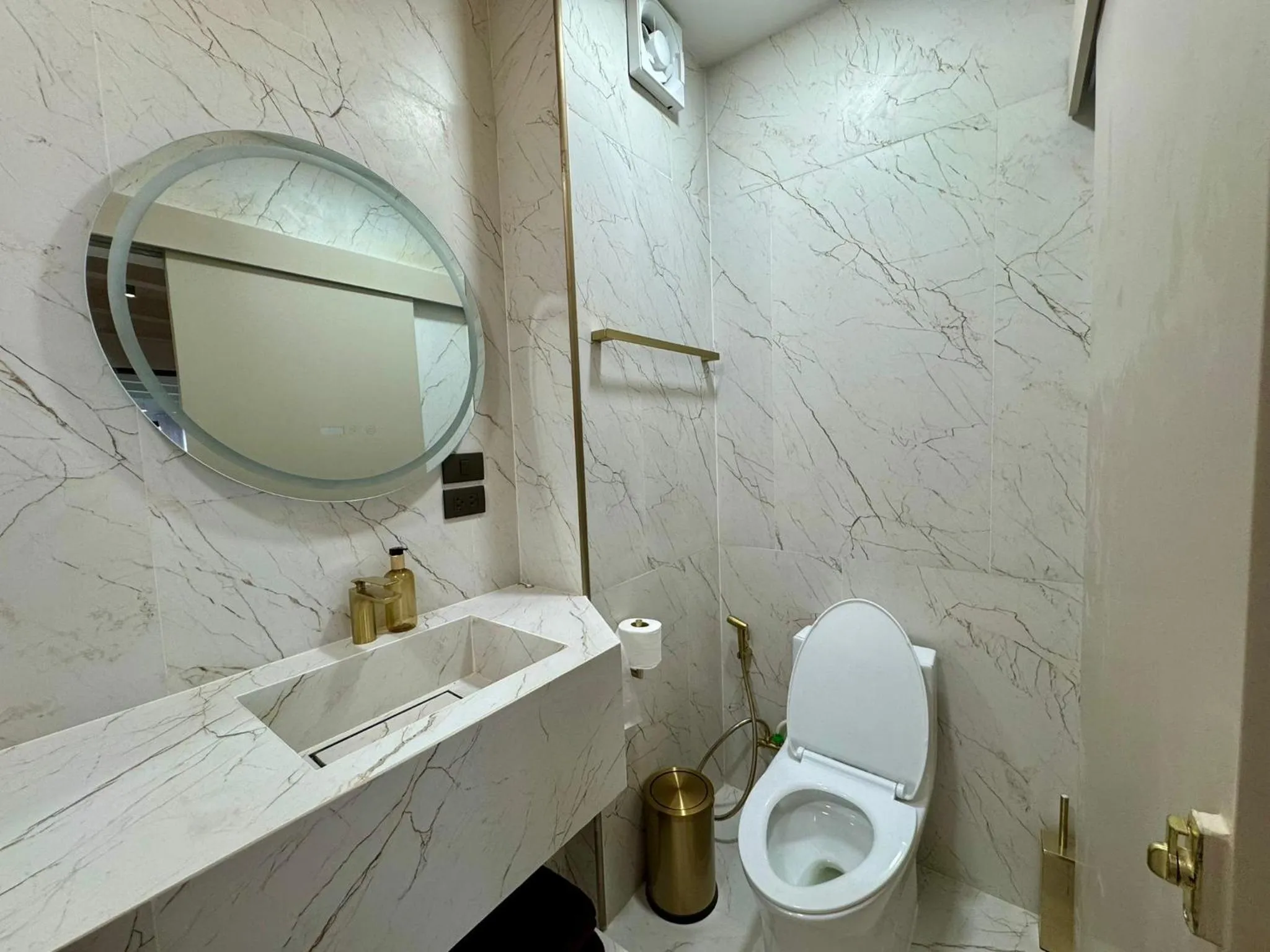 Toilet in Beachside Residence