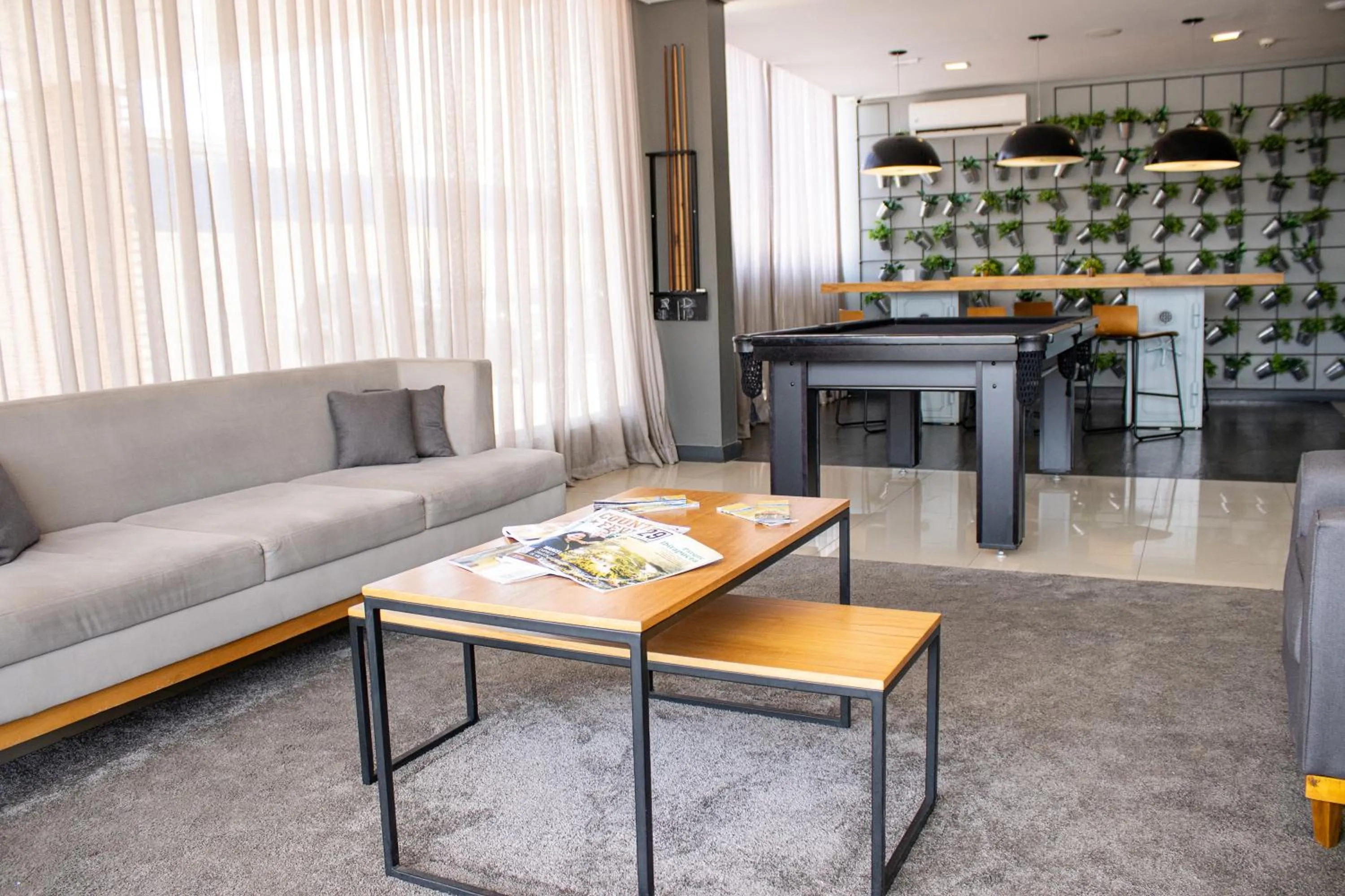 Lobby or reception in Hotel Euro Suite São Jose do Rio Preto by Nacional Inn