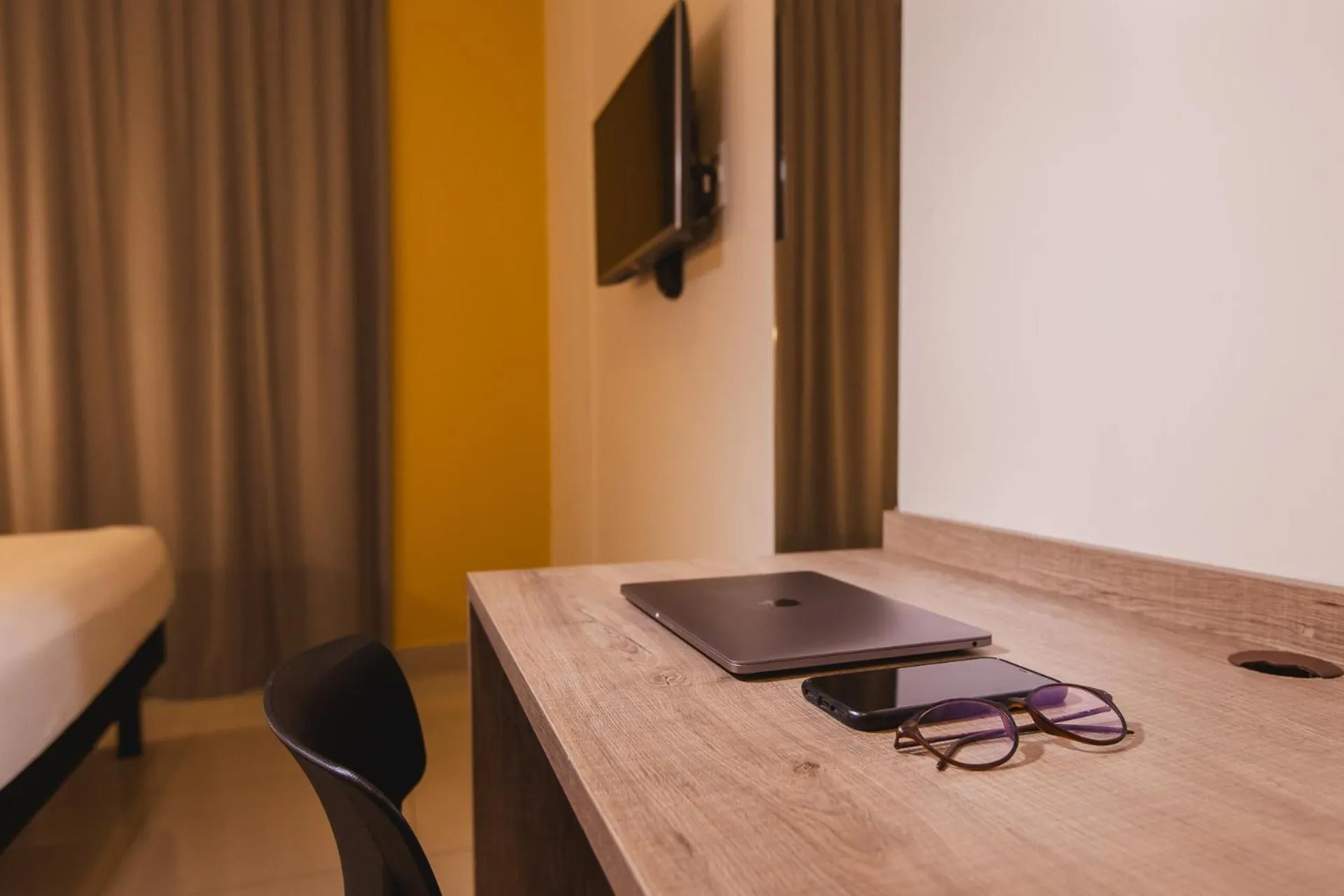 TV and multimedia in Hotel Euro Suite São Jose do Rio Preto by Nacional Inn